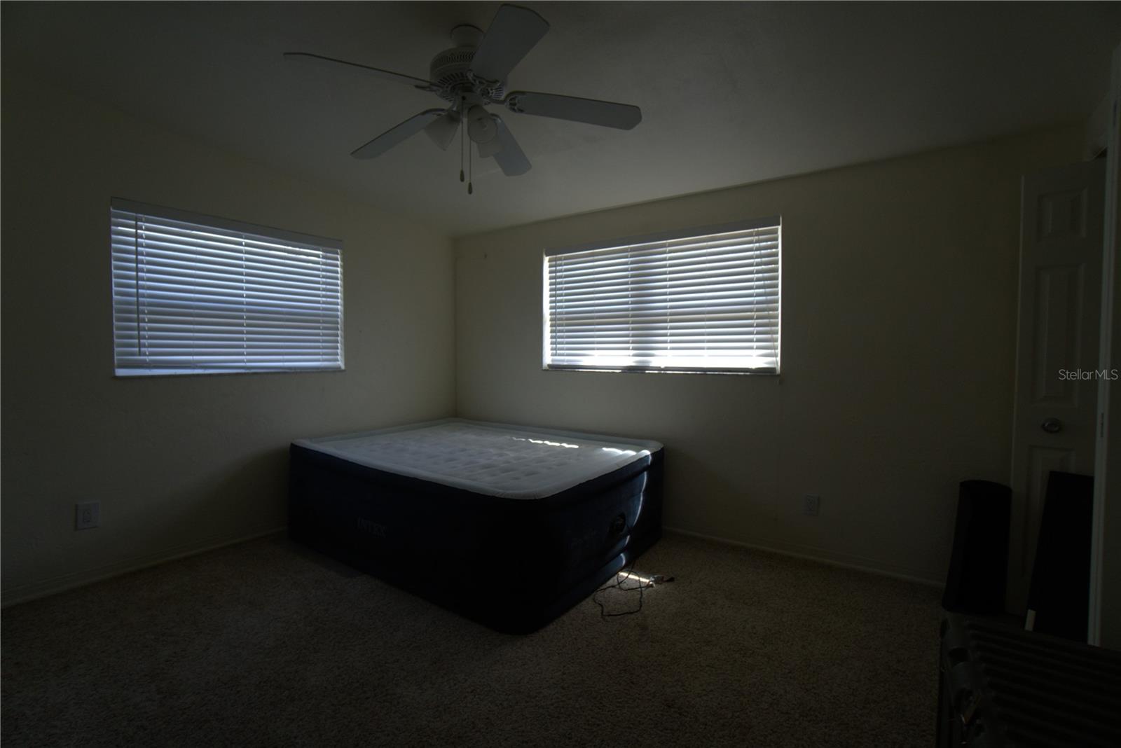 Listing photo id 13 for 4801 28th Avenue N