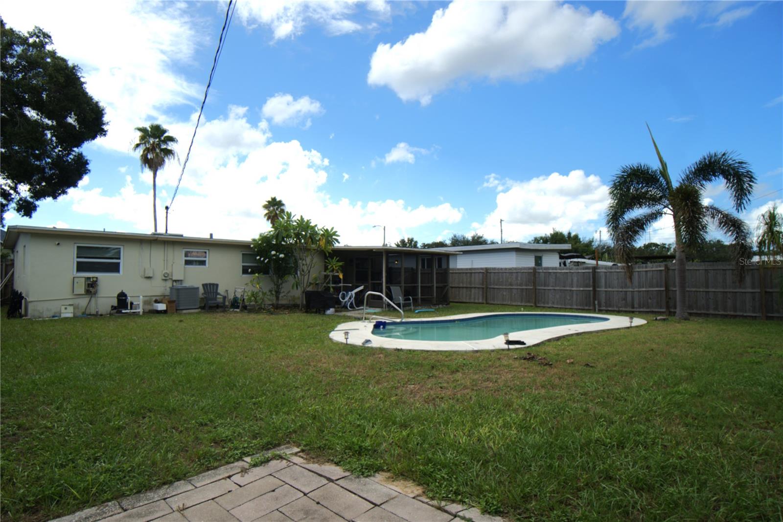 Listing photo id 3 for 4801 28th Avenue N