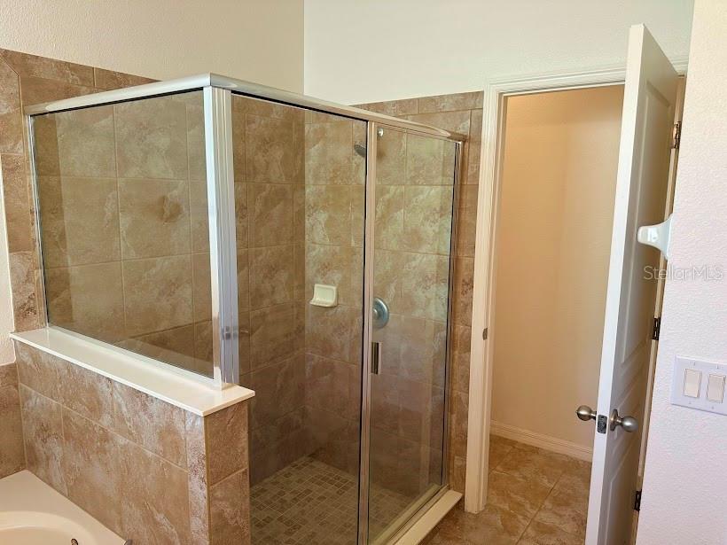 Image 30 of 39 For 4643 Doral Park Avenue