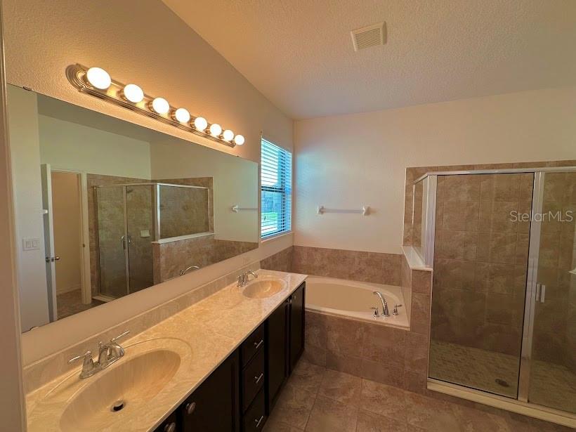 Image 31 of 39 For 4643 Doral Park Avenue