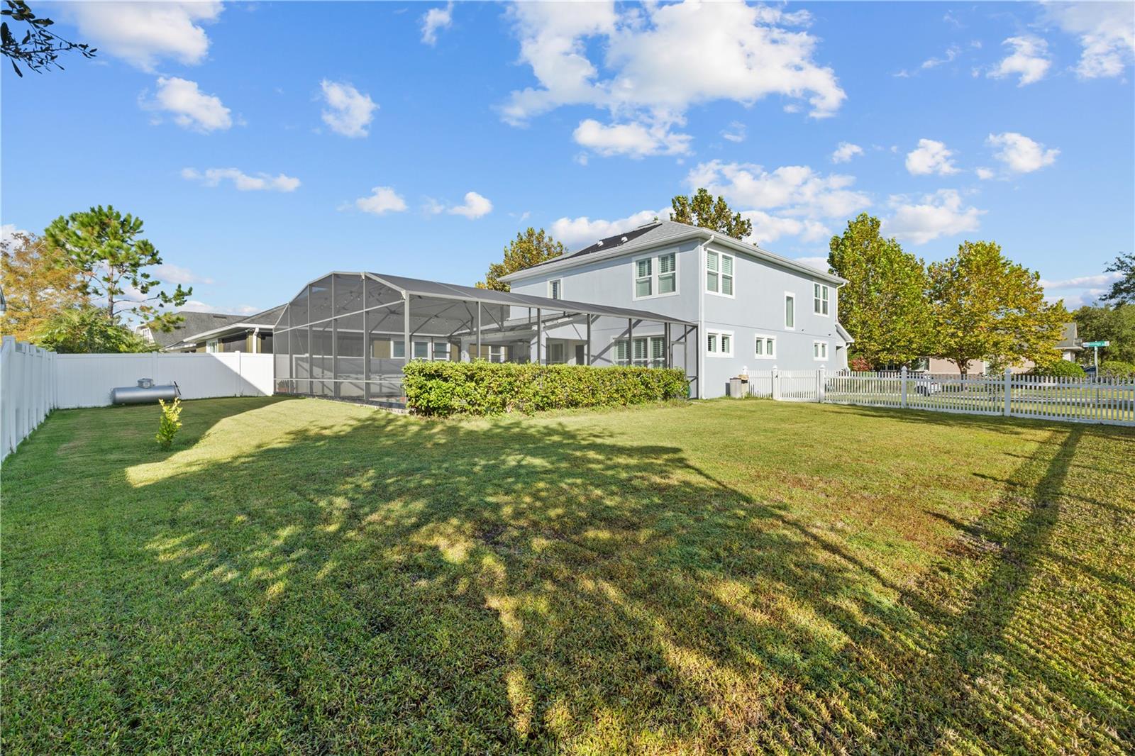 Listing photo id 9 for 10680 Billings Street