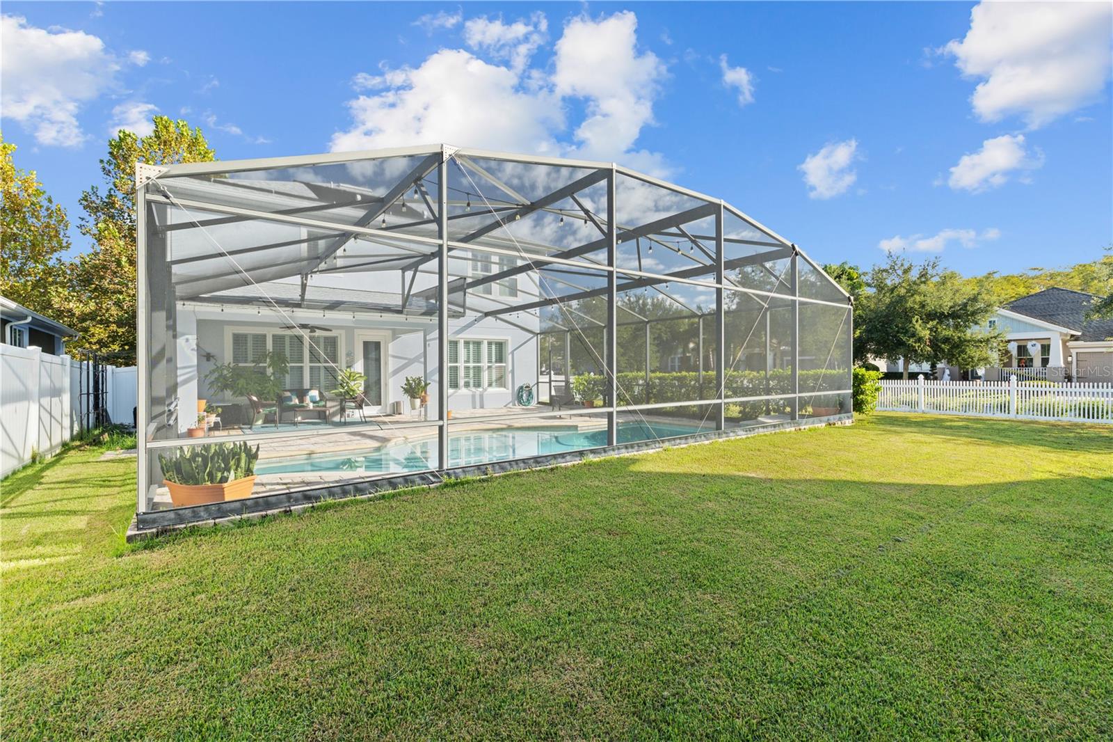 Listing photo id 10 for 10680 Billings Street