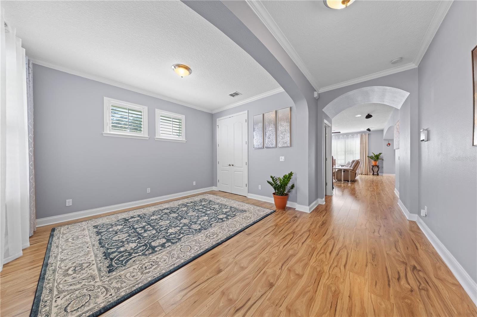 Listing photo id 15 for 10680 Billings Street