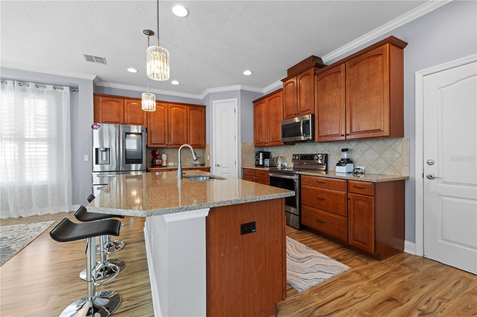 Listing photo id 22 for 10680 Billings Street