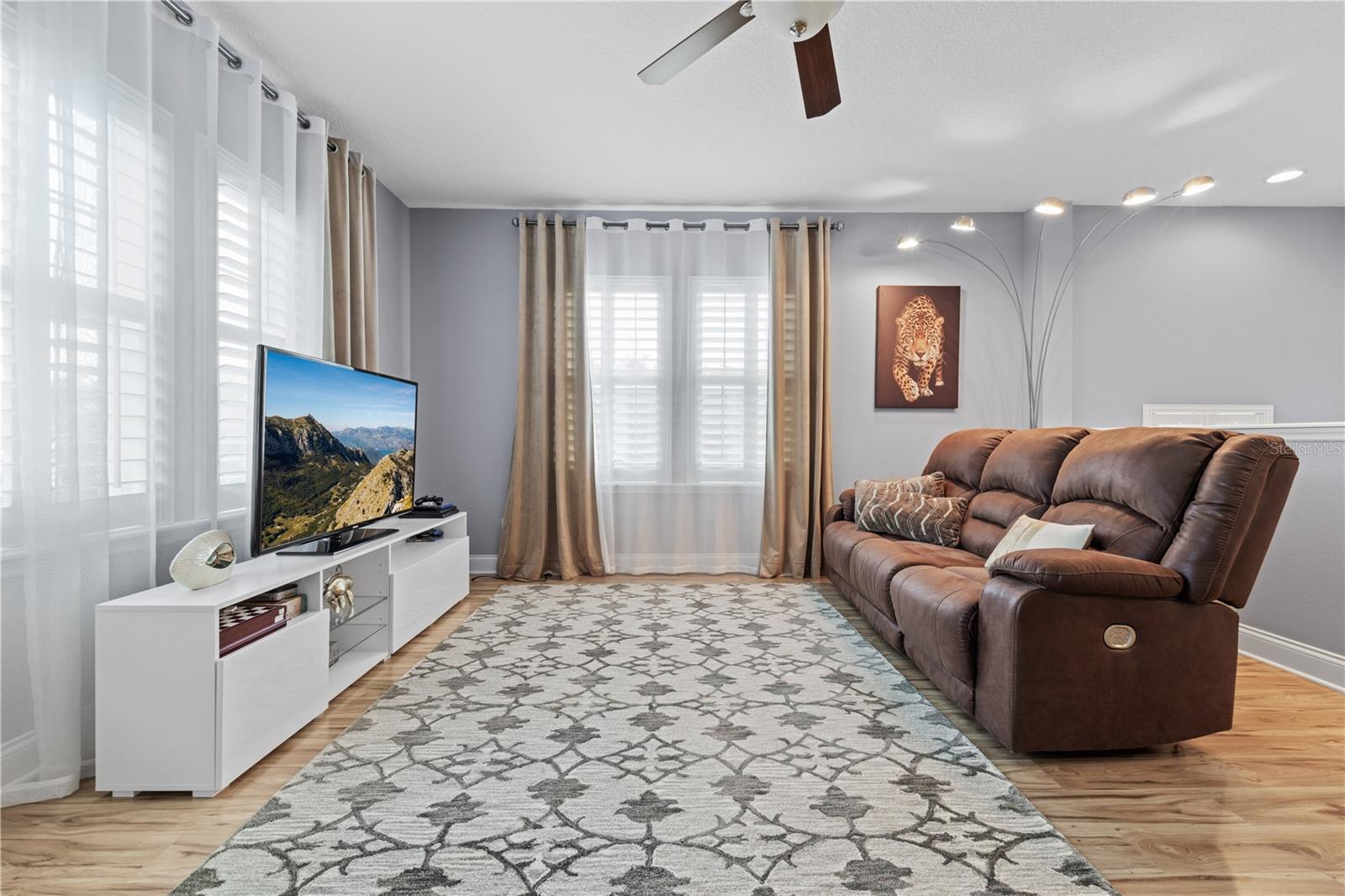 Listing photo id 26 for 10680 Billings Street