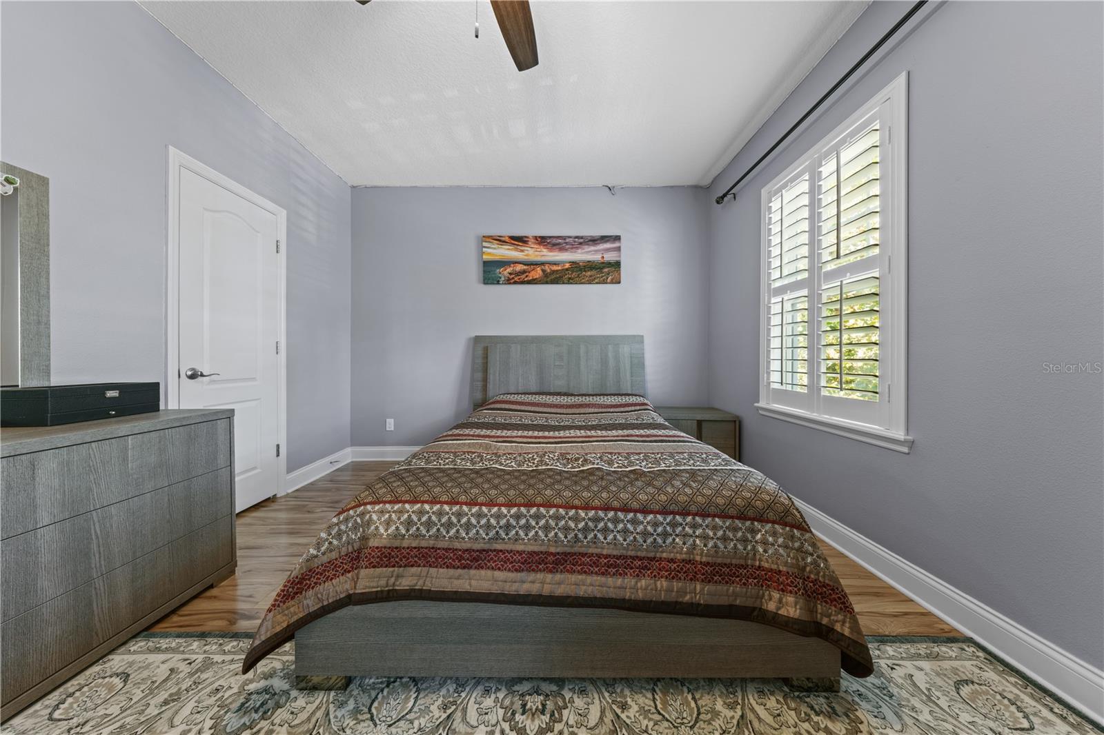 Listing photo id 28 for 10680 Billings Street