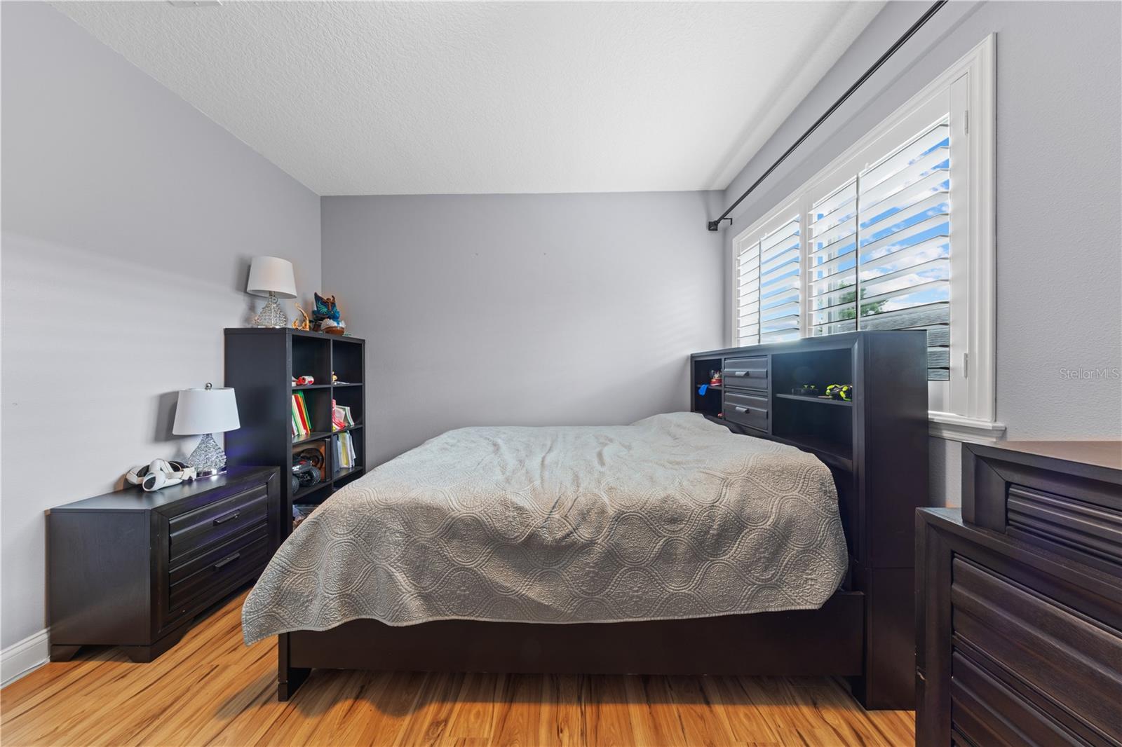 Listing photo id 30 for 10680 Billings Street