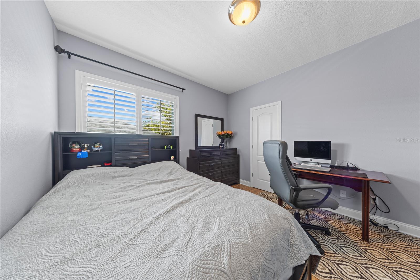 Listing photo id 31 for 10680 Billings Street