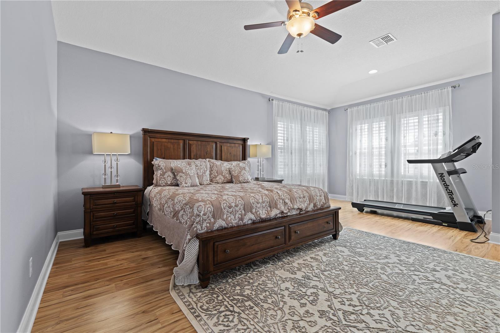 Listing photo id 33 for 10680 Billings Street