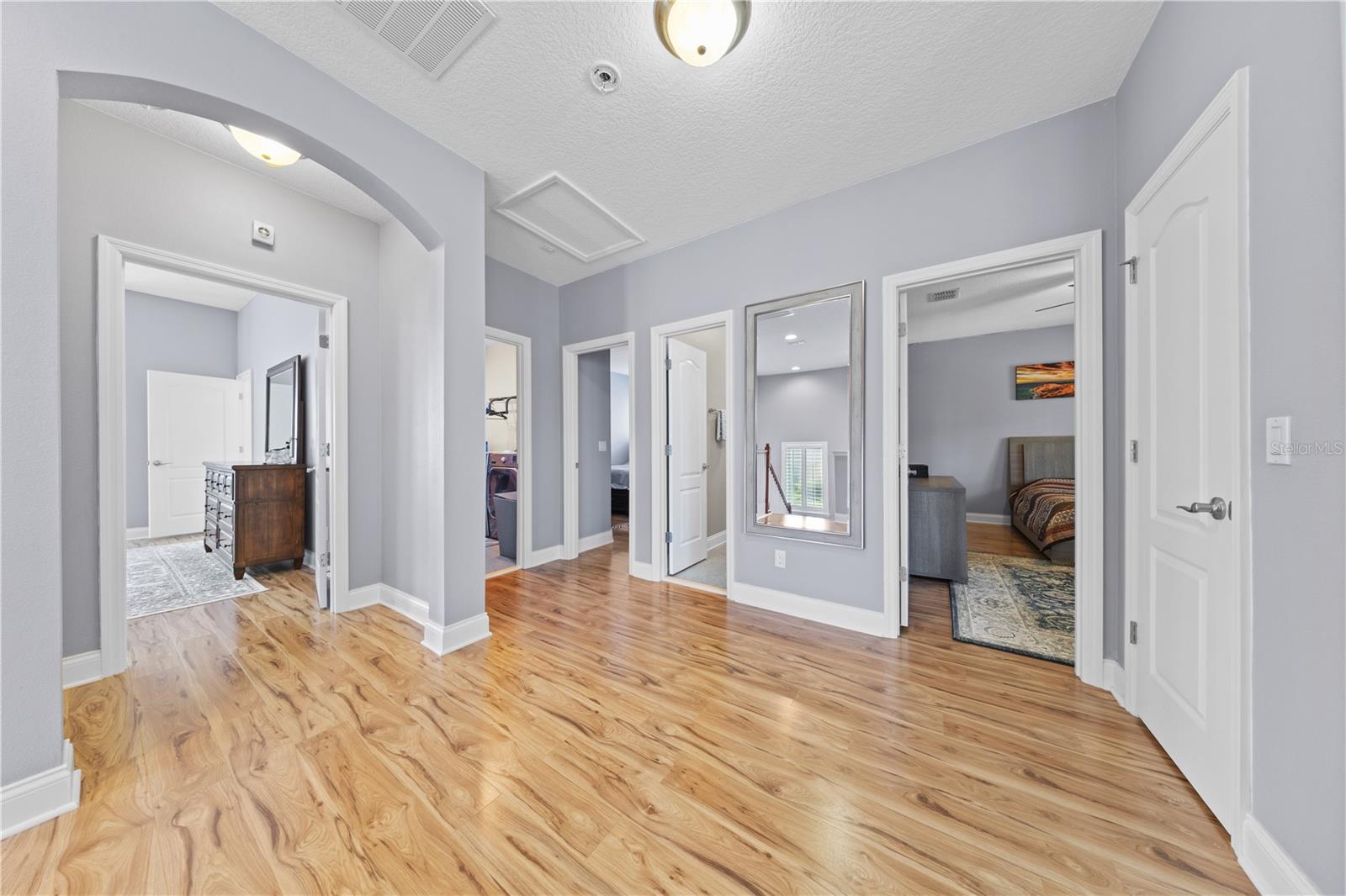 Listing photo id 40 for 10680 Billings Street