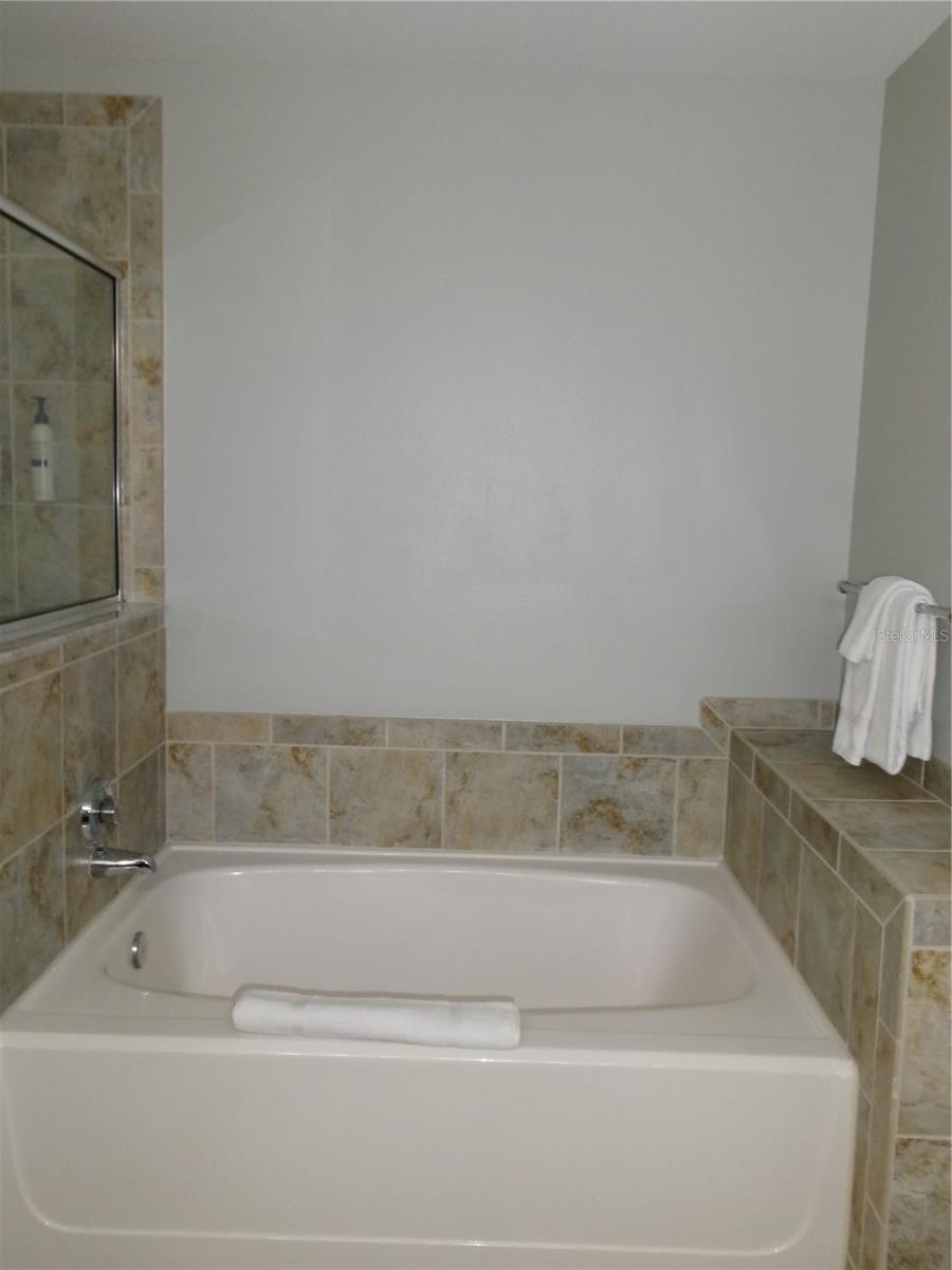 Image 27 of 73 For 14501 Grove Resort Avenue 1612