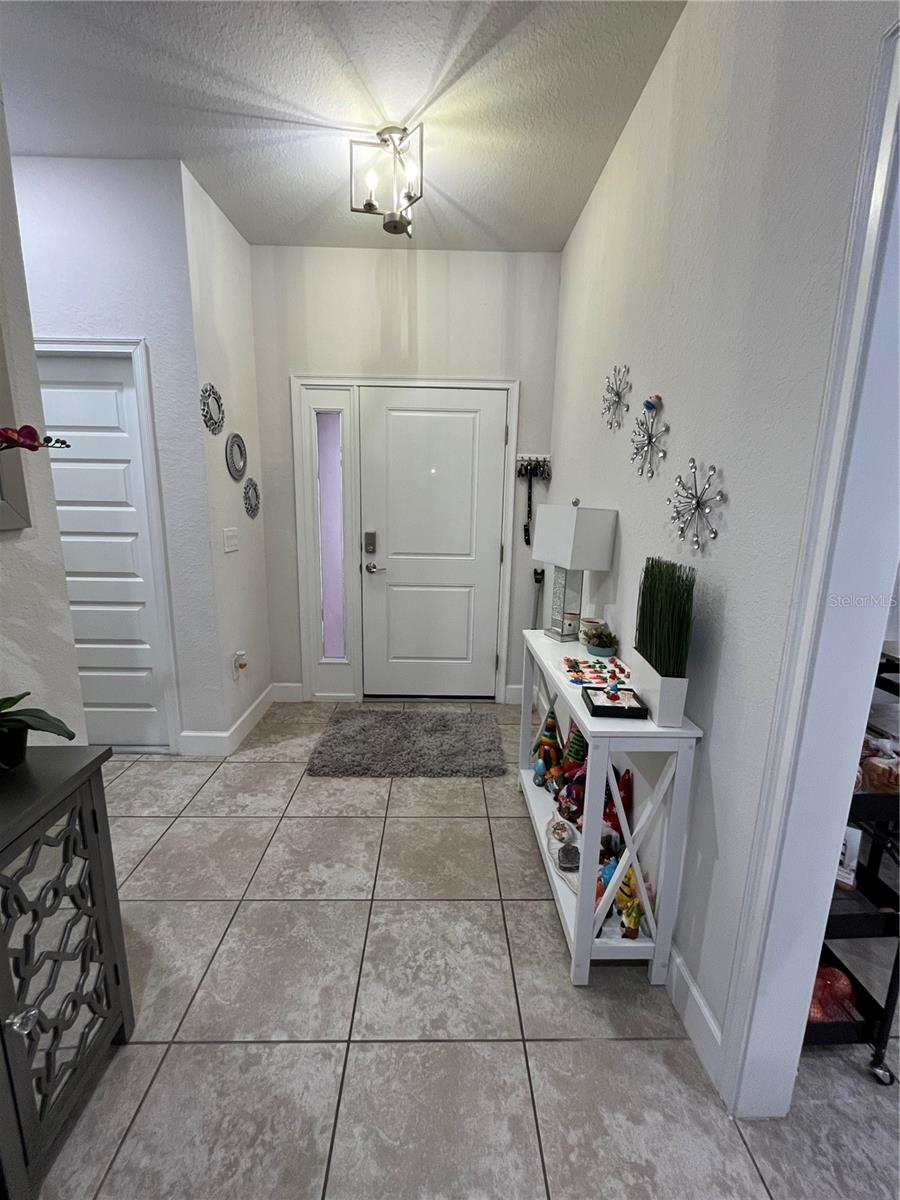 Image 11 of 79 For 823 Chinoy Road