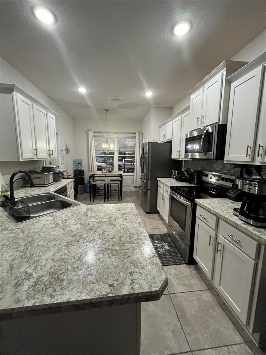 Image 13 of 79 For 823 Chinoy Road