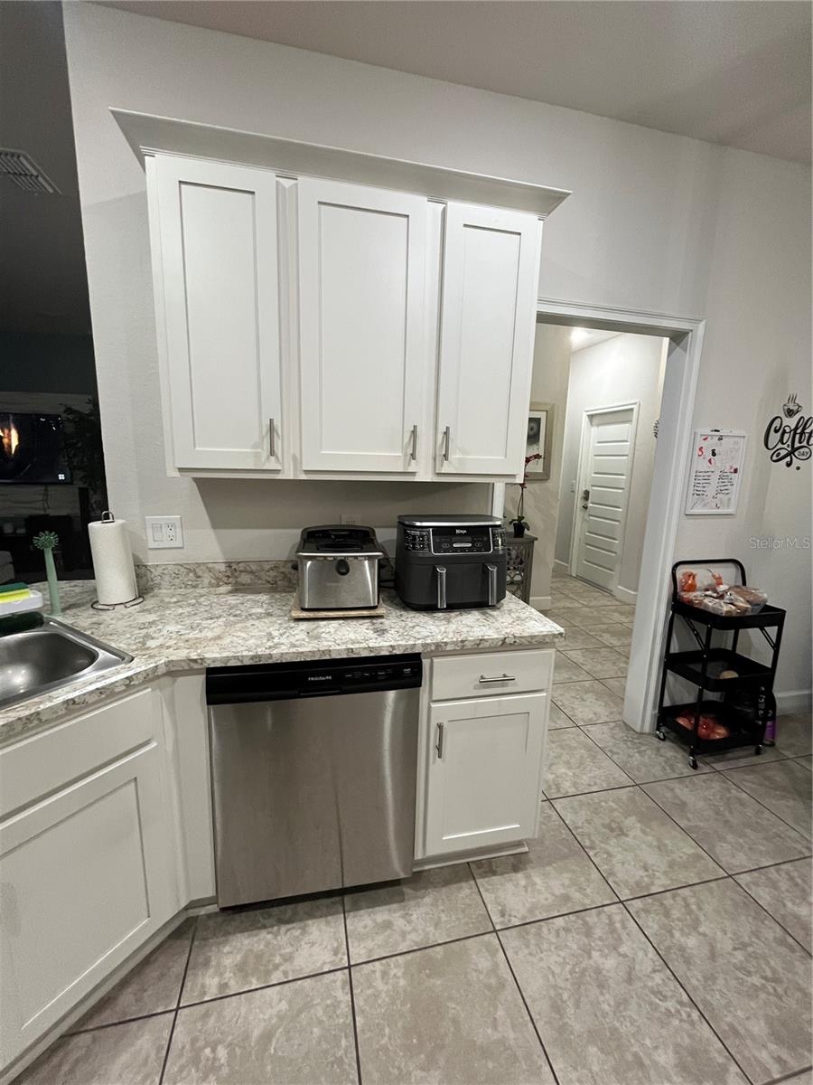 Image 14 of 79 For 823 Chinoy Road