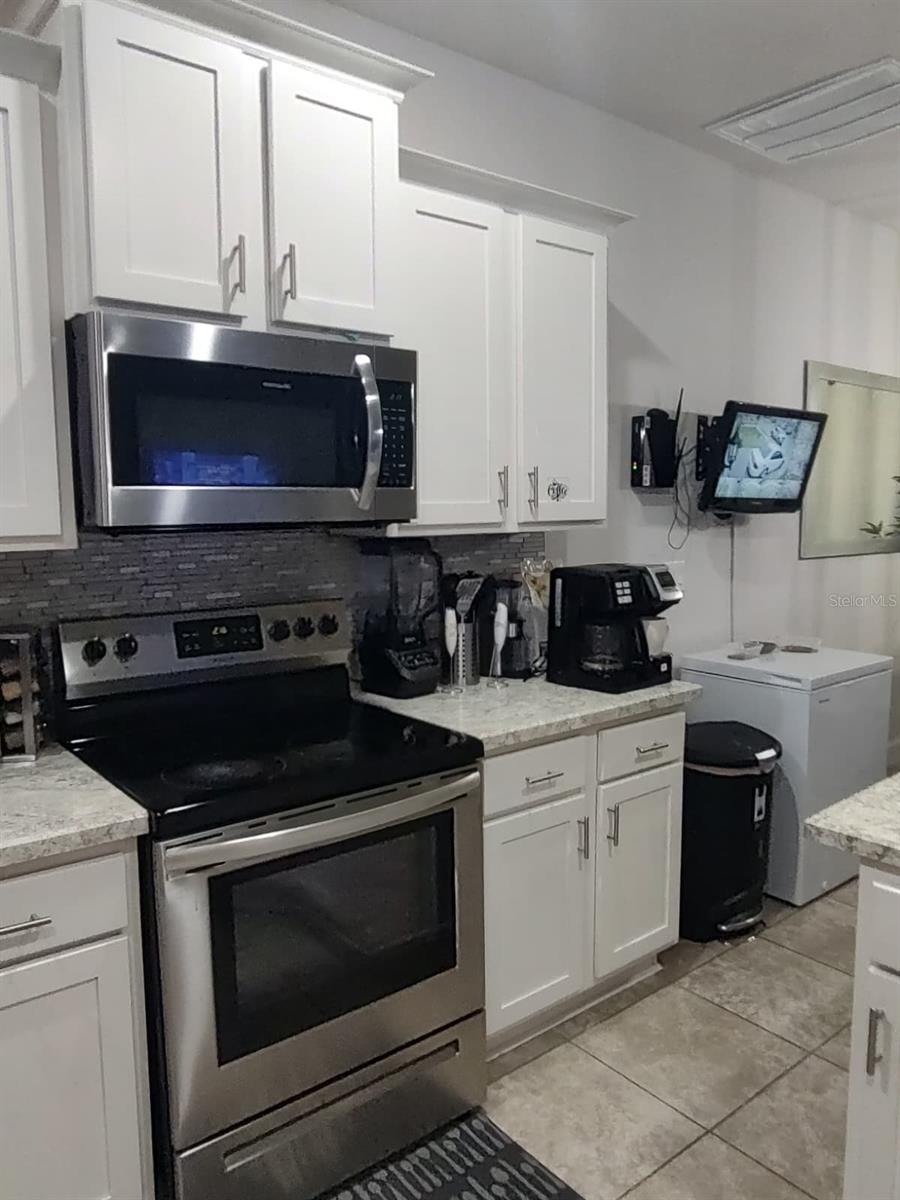 Image 16 of 79 For 823 Chinoy Road