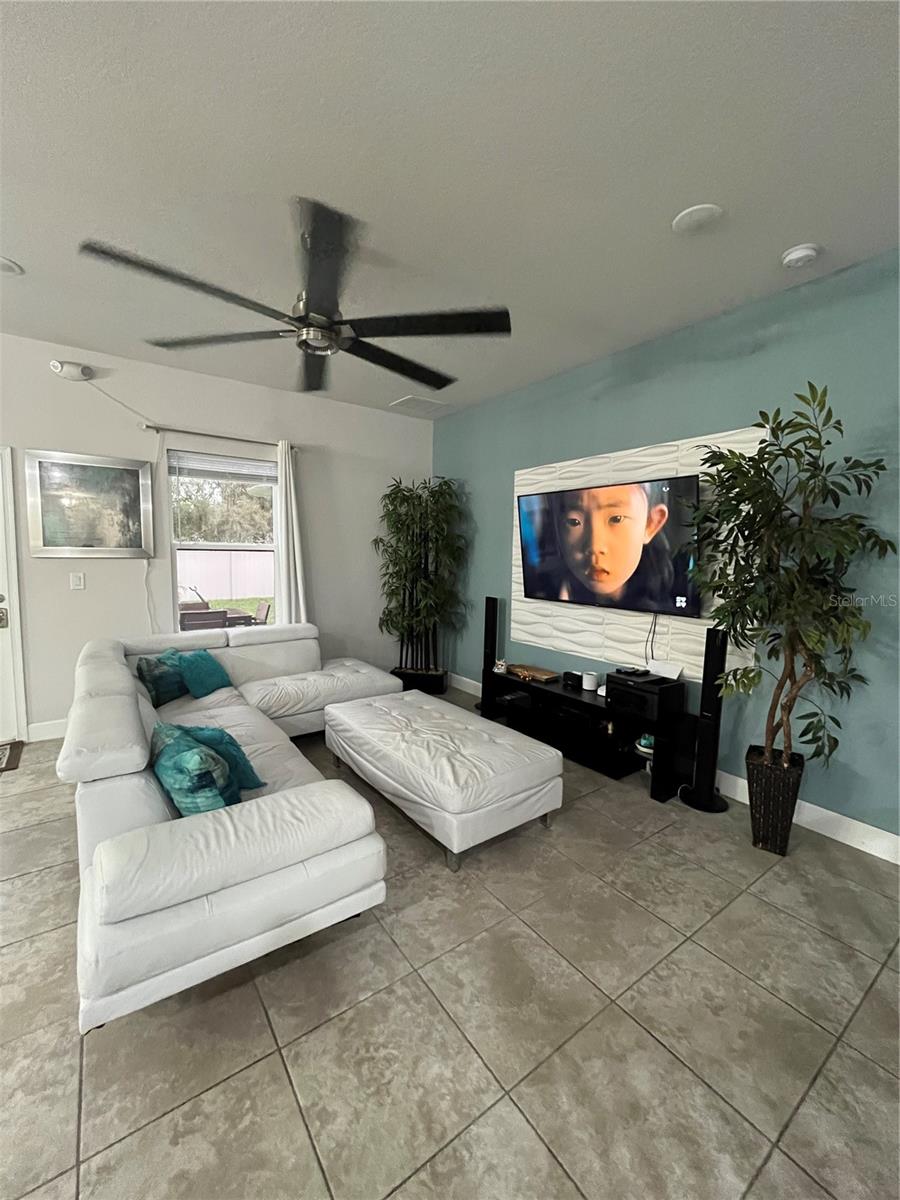 Image 21 of 79 For 823 Chinoy Road