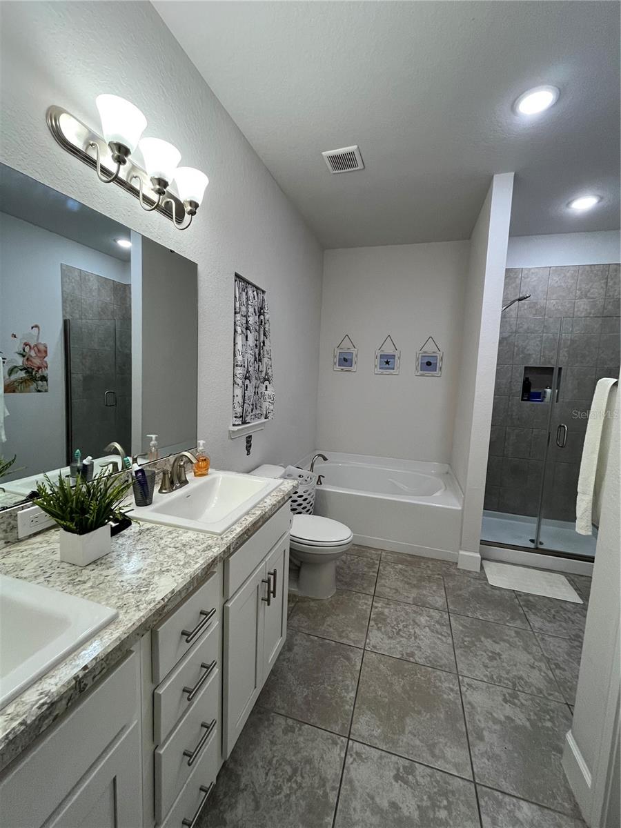 Image 32 of 79 For 823 Chinoy Road