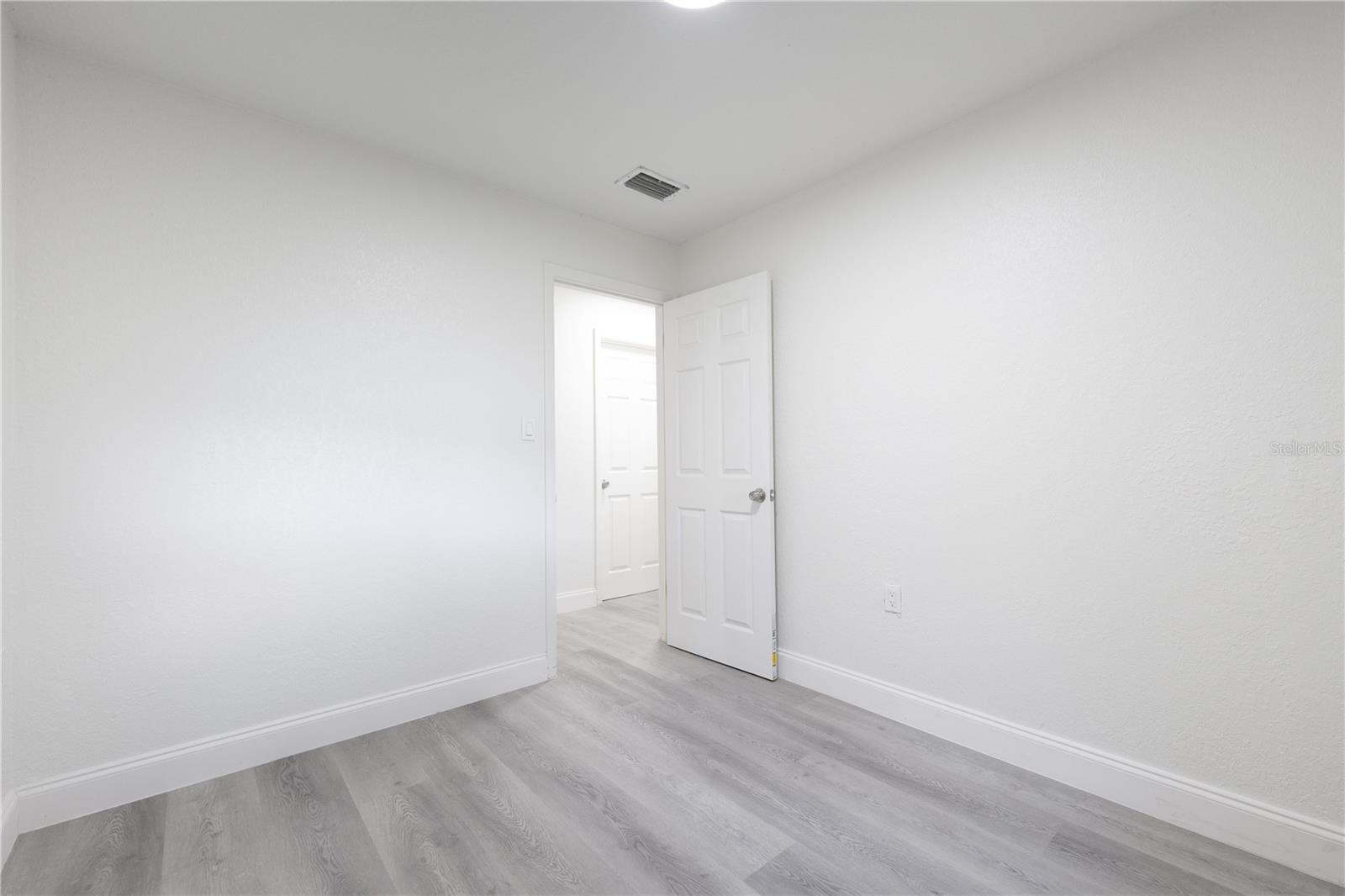 Image 19 of 32 For 4605 Elmira Place