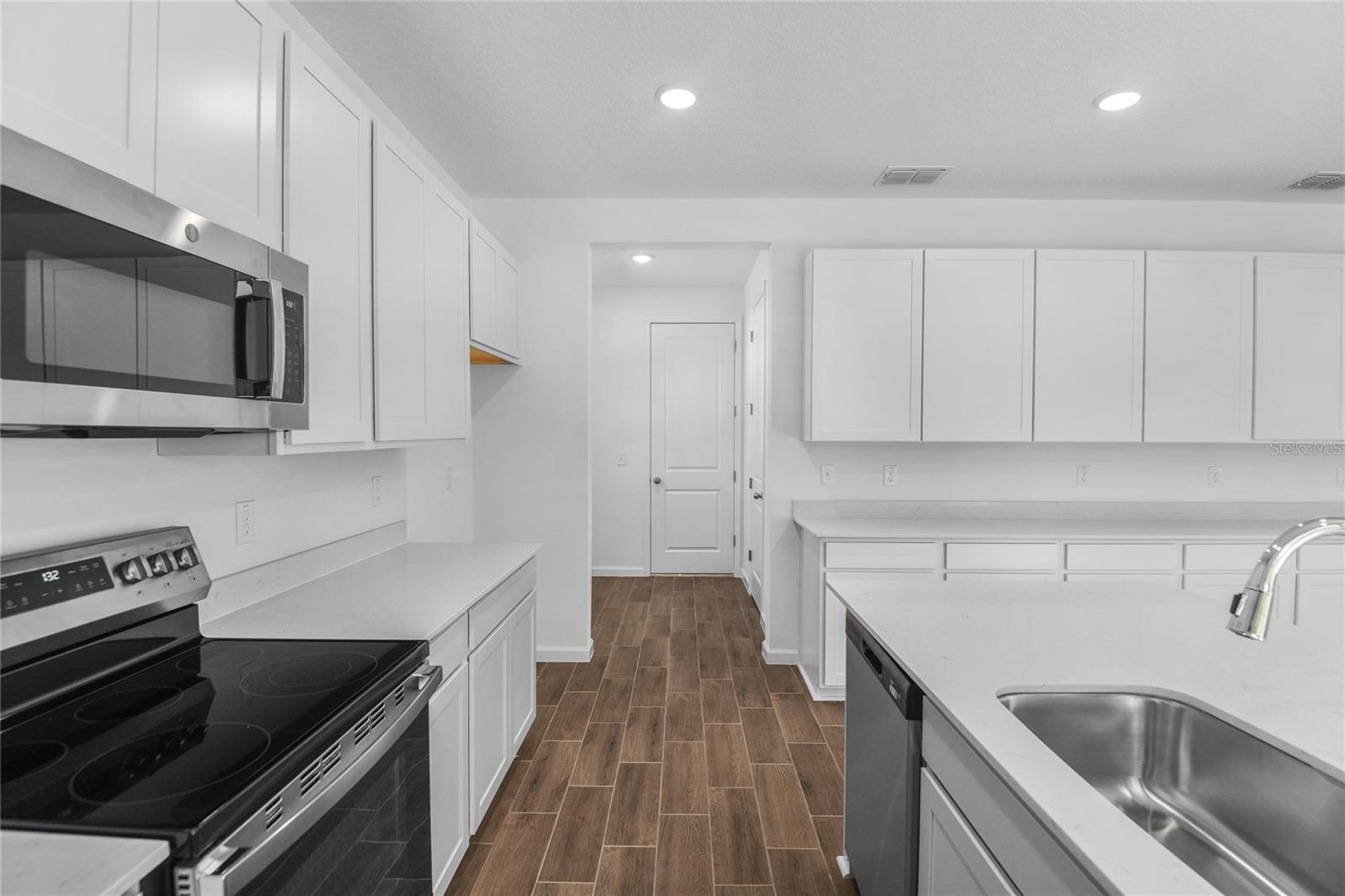 Image 5 of 27 For 6154 64th Terrace