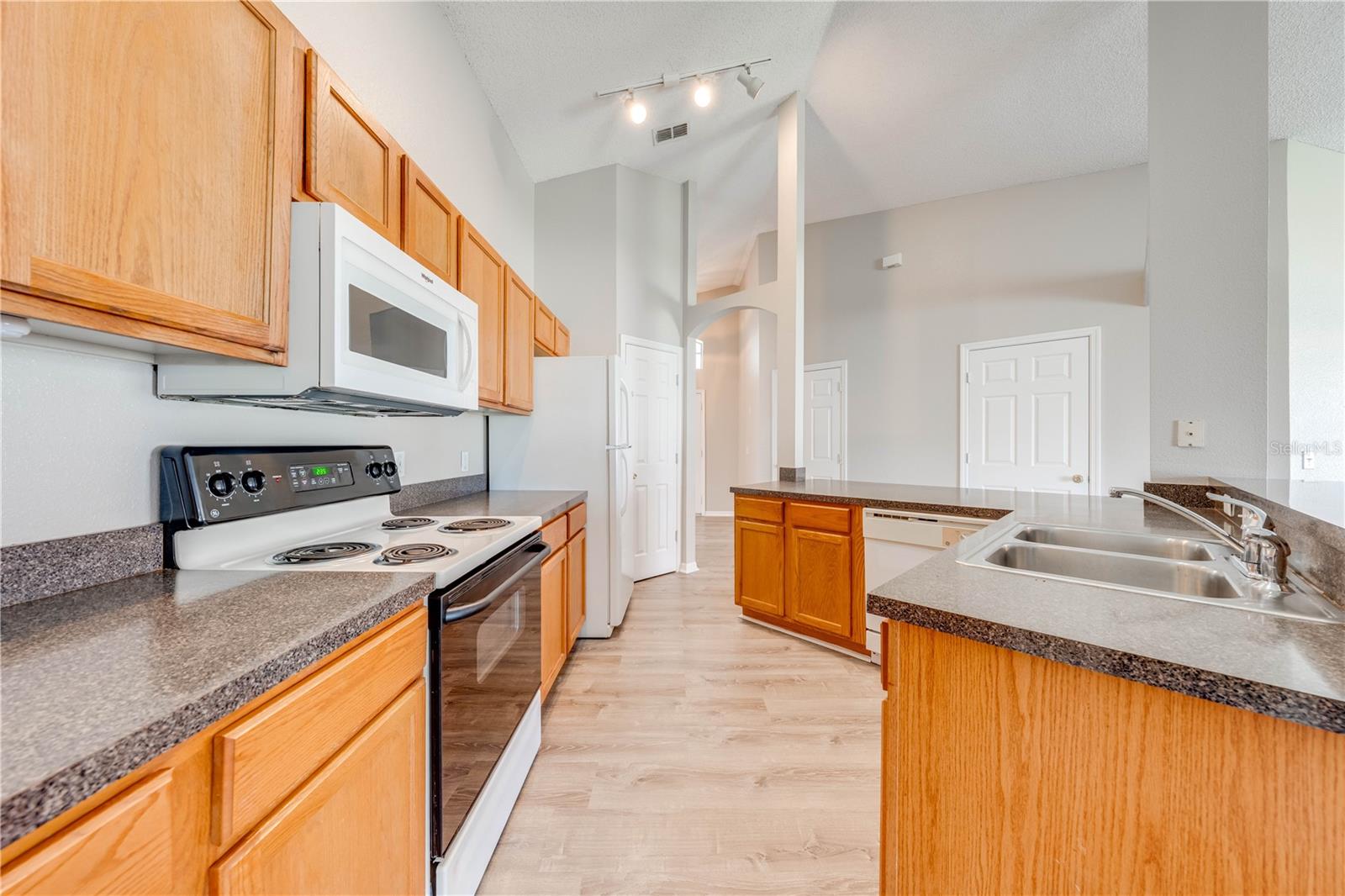 Image 13 of 33 For 119 Southampton Drive