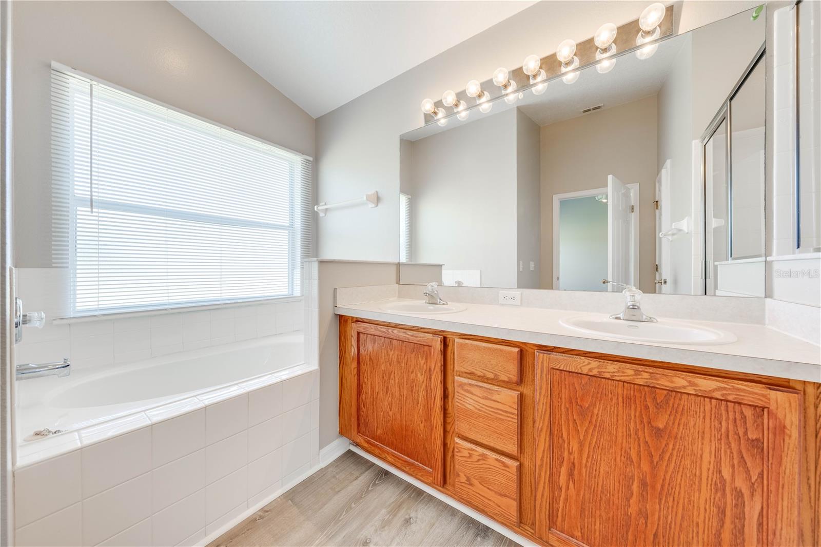 Image 19 of 33 For 119 Southampton Drive