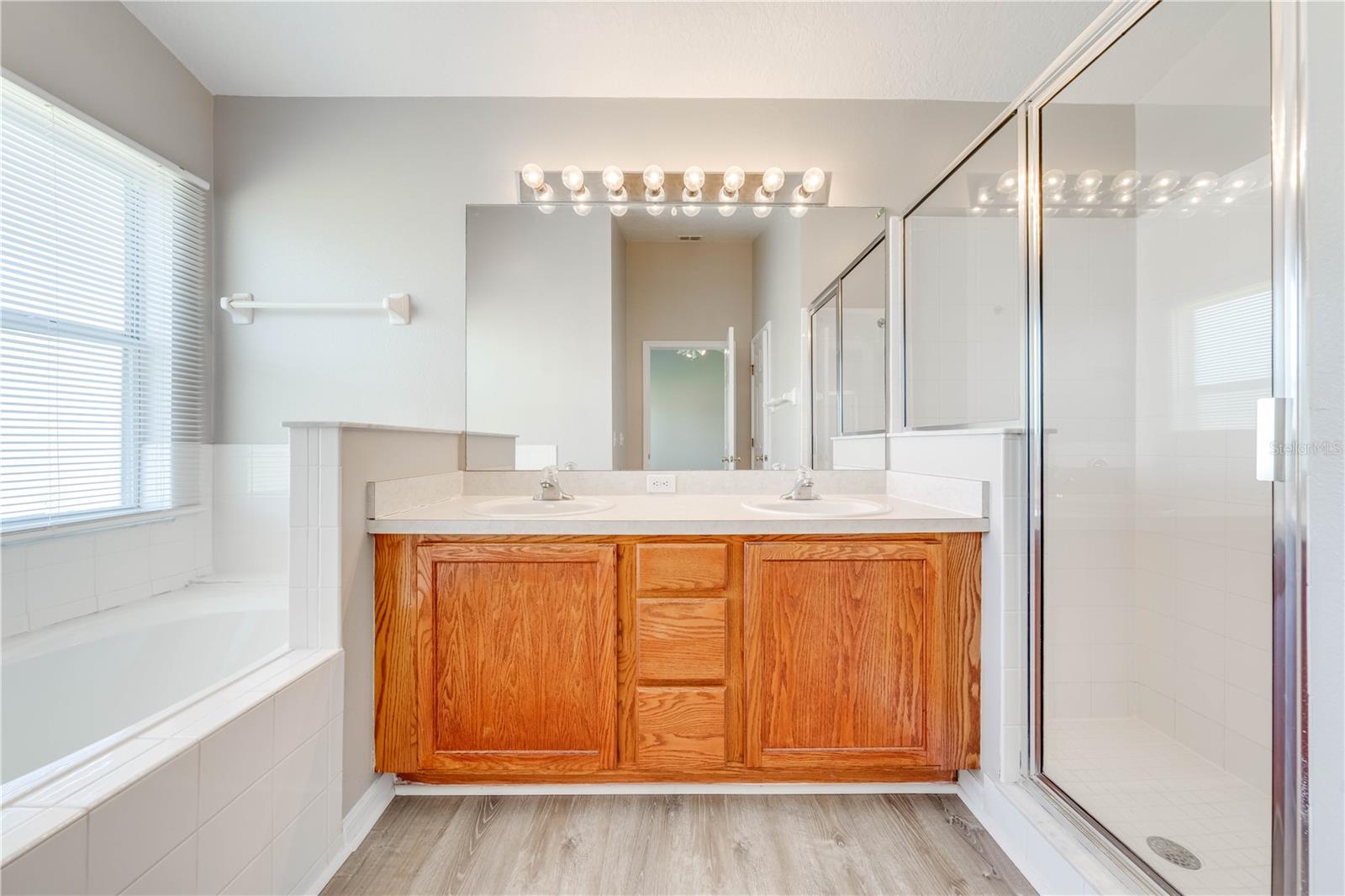 Image 20 of 33 For 119 Southampton Drive