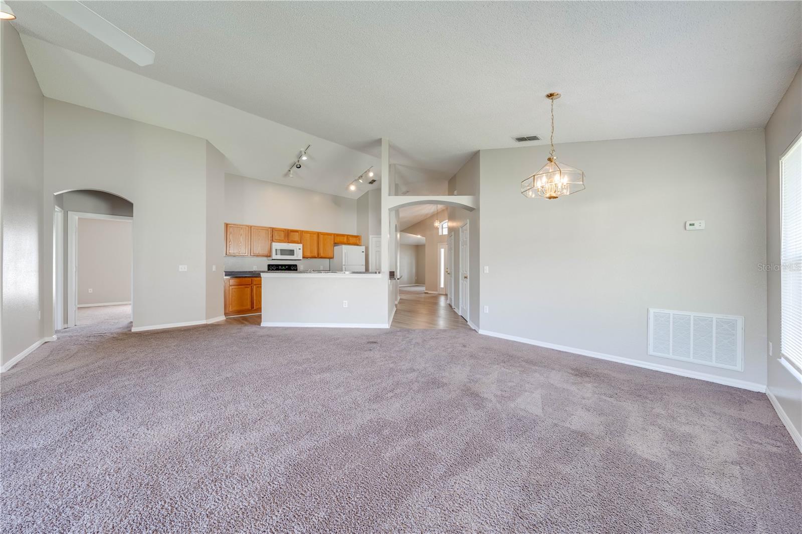 Image 9 of 33 For 119 Southampton Drive