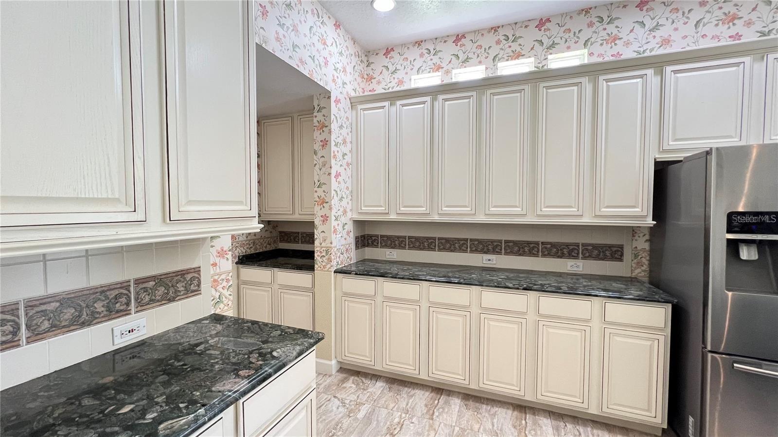 Image 32 of 83 For 934 Westpark Drive