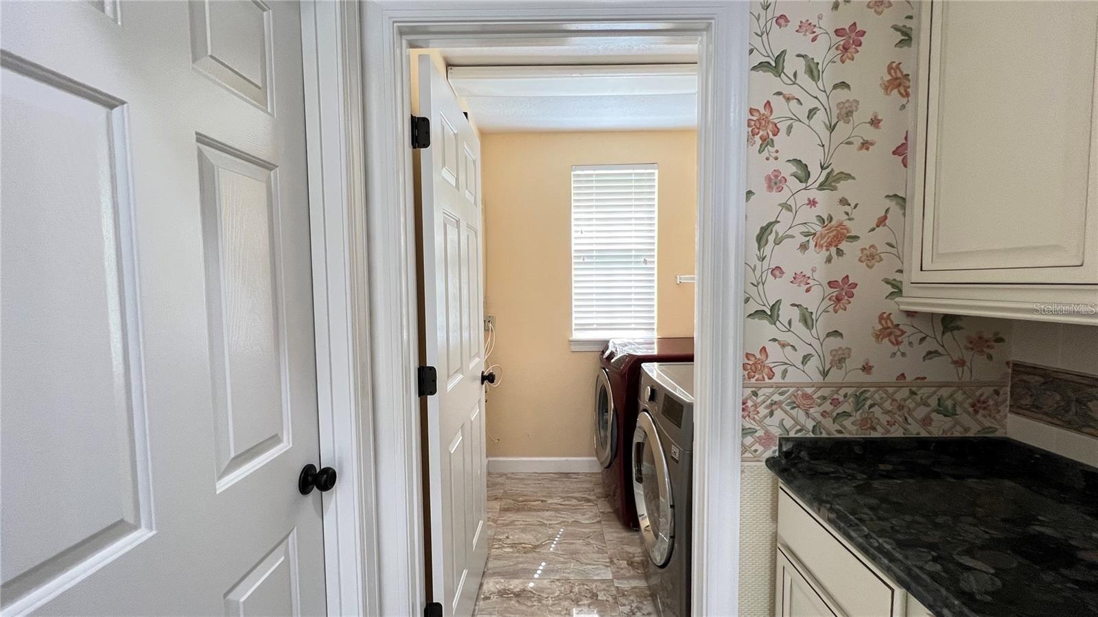 Image 34 of 83 For 934 Westpark Drive