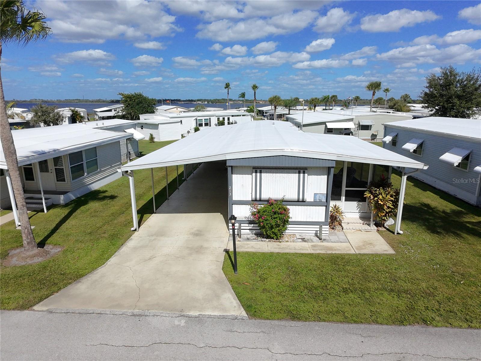 Image 14 of 16 For 213 Lakeside Ranch Circle