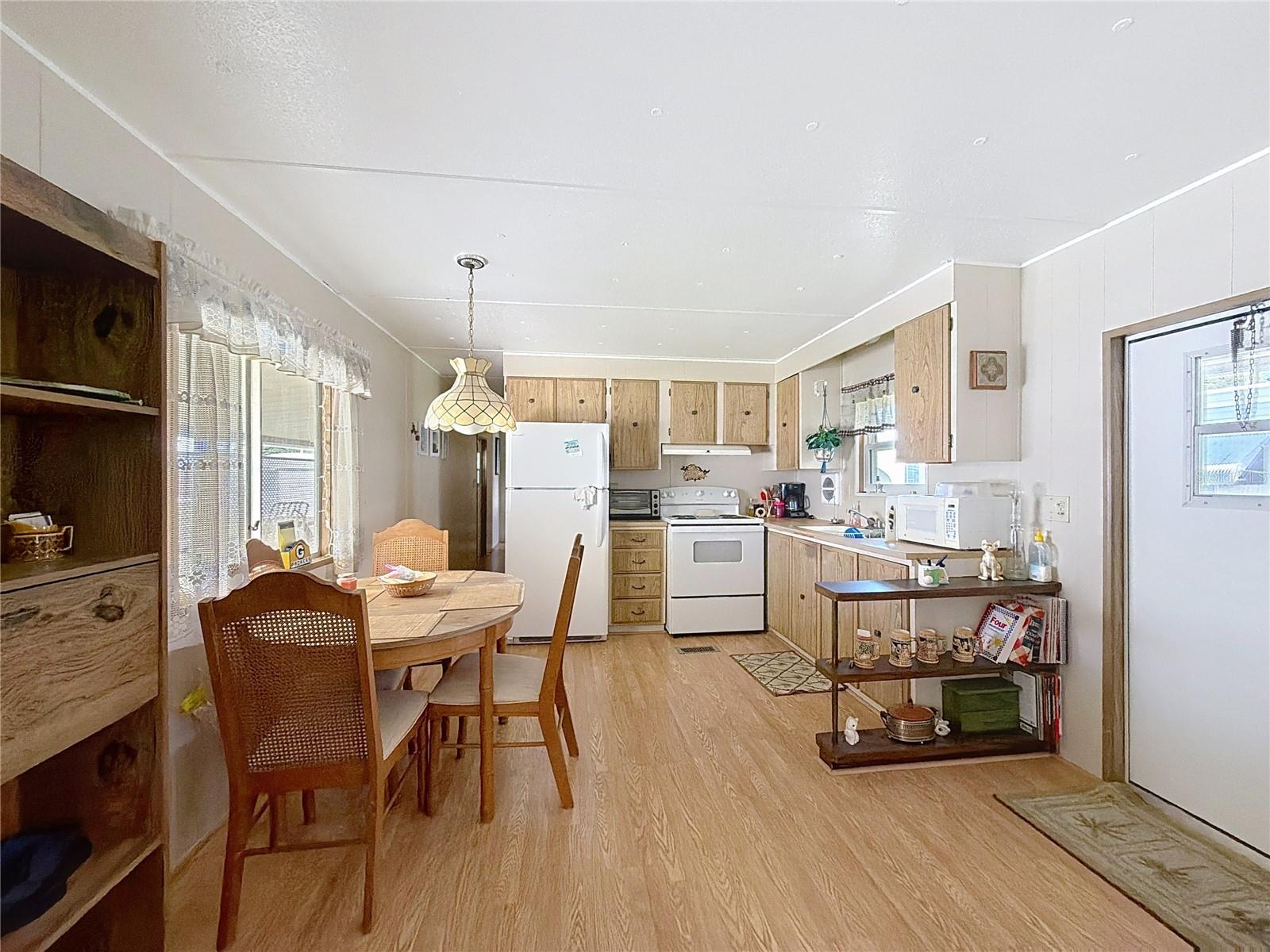 Image 6 of 16 For 213 Lakeside Ranch Circle