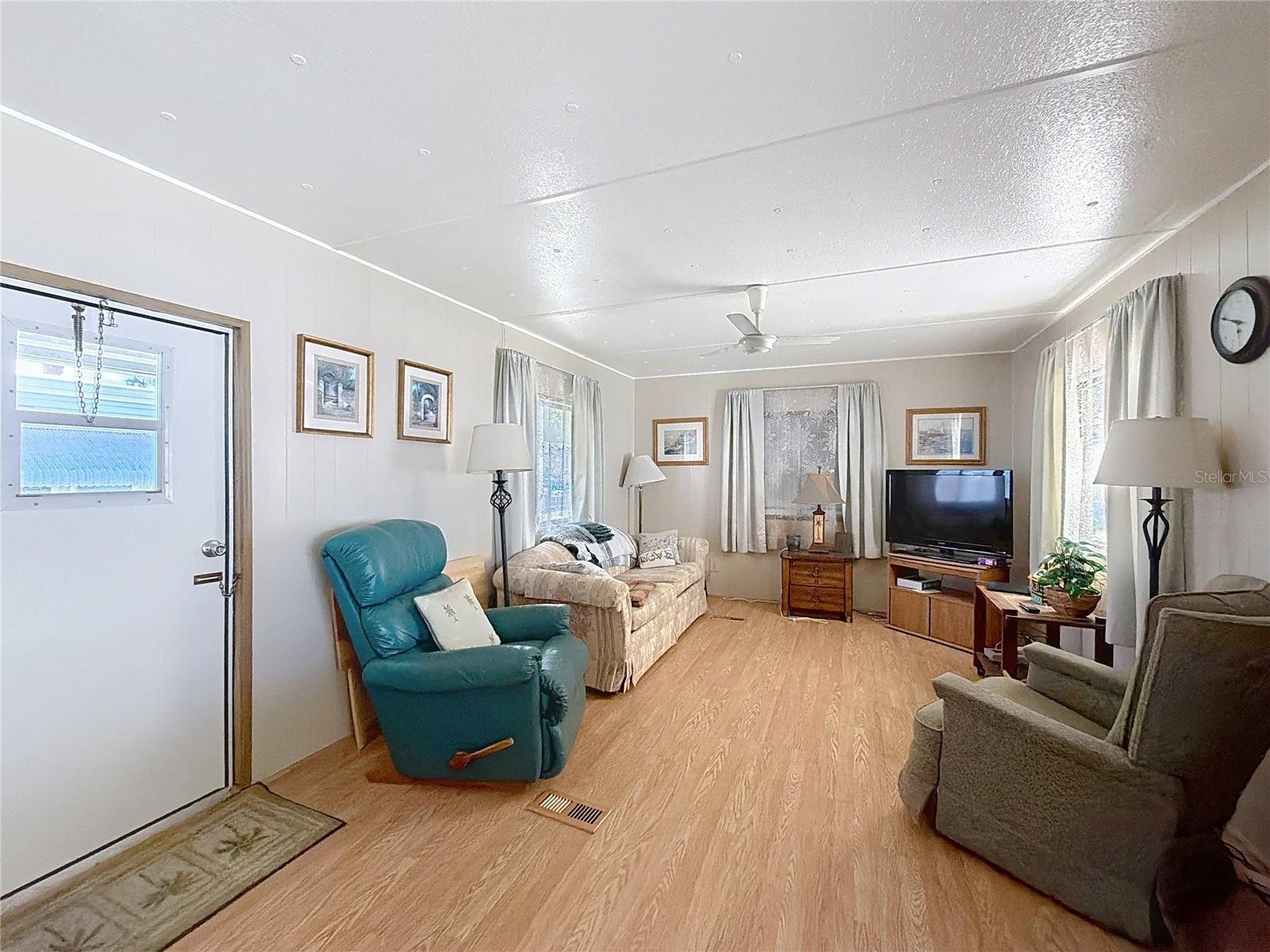 Image 8 of 16 For 213 Lakeside Ranch Circle