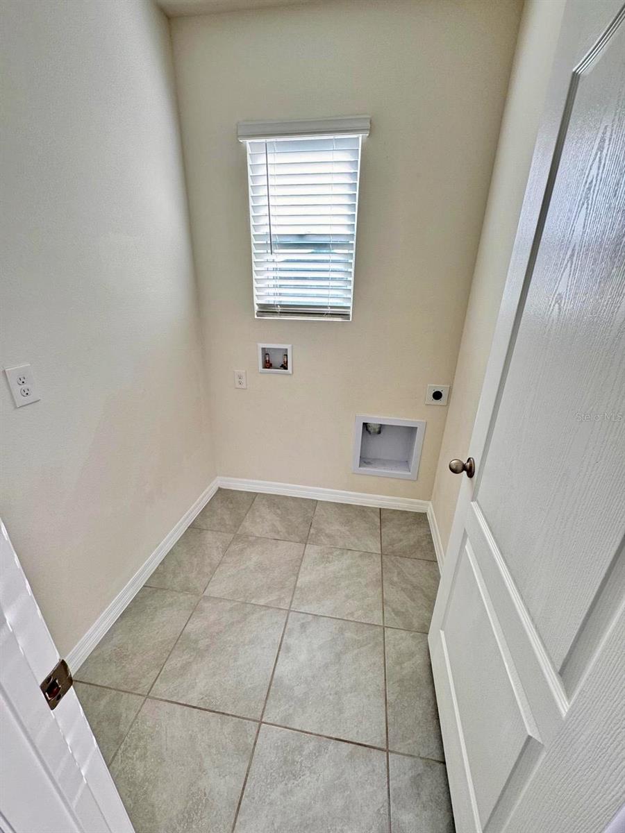 Image 9 of 34 For 3557 Forster Avenue