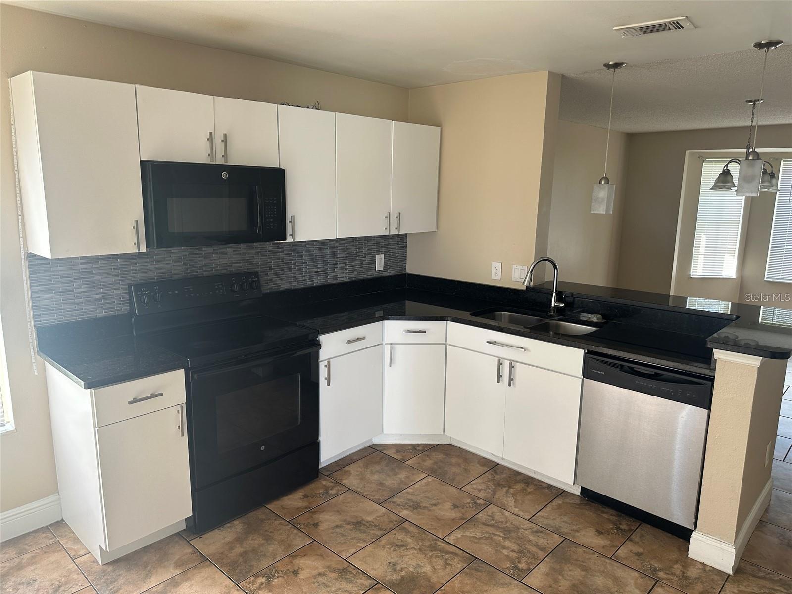 Image 2 of 11 For 180 Coralwood Circle