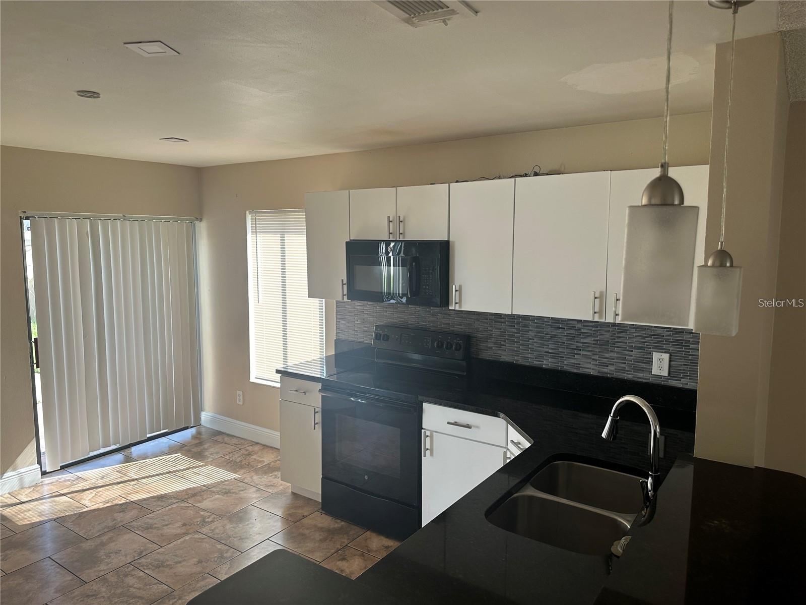 Image 3 of 11 For 180 Coralwood Circle