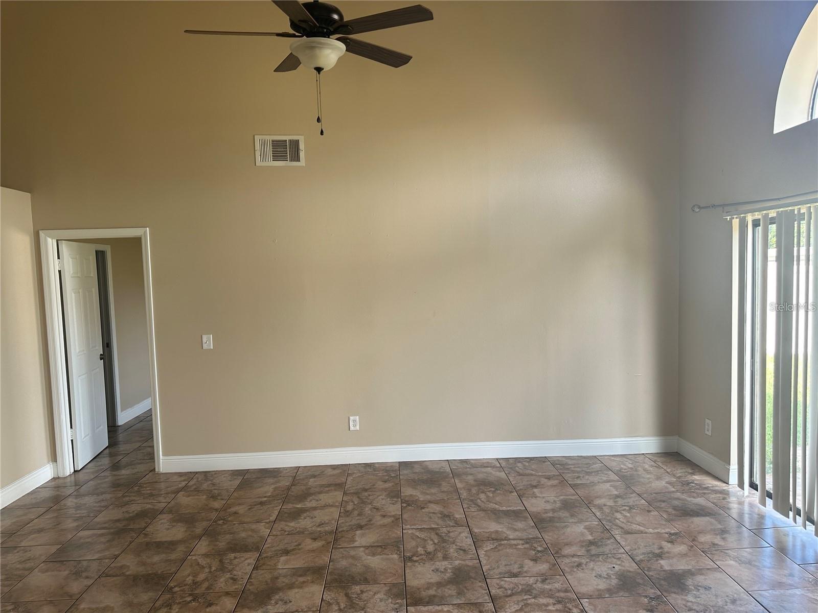Image 6 of 11 For 180 Coralwood Circle
