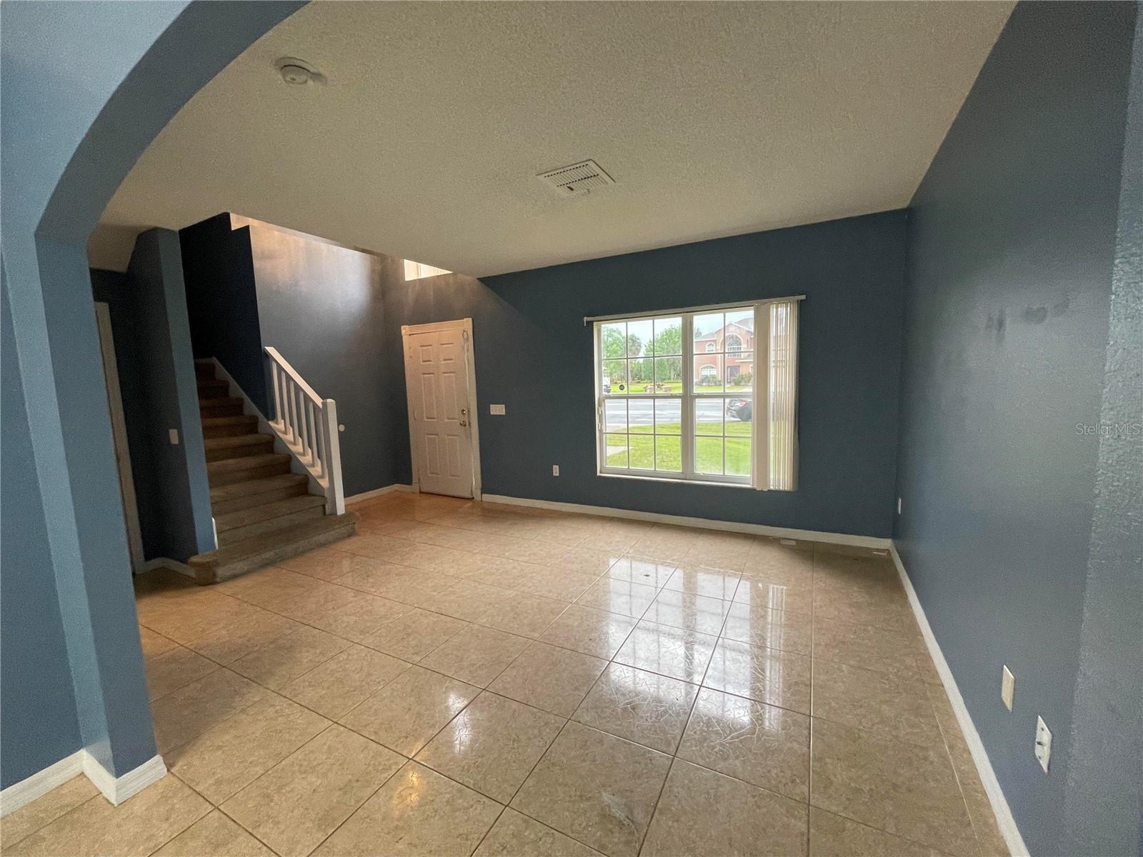Image 16 of 32 For 526 Elbridge Place