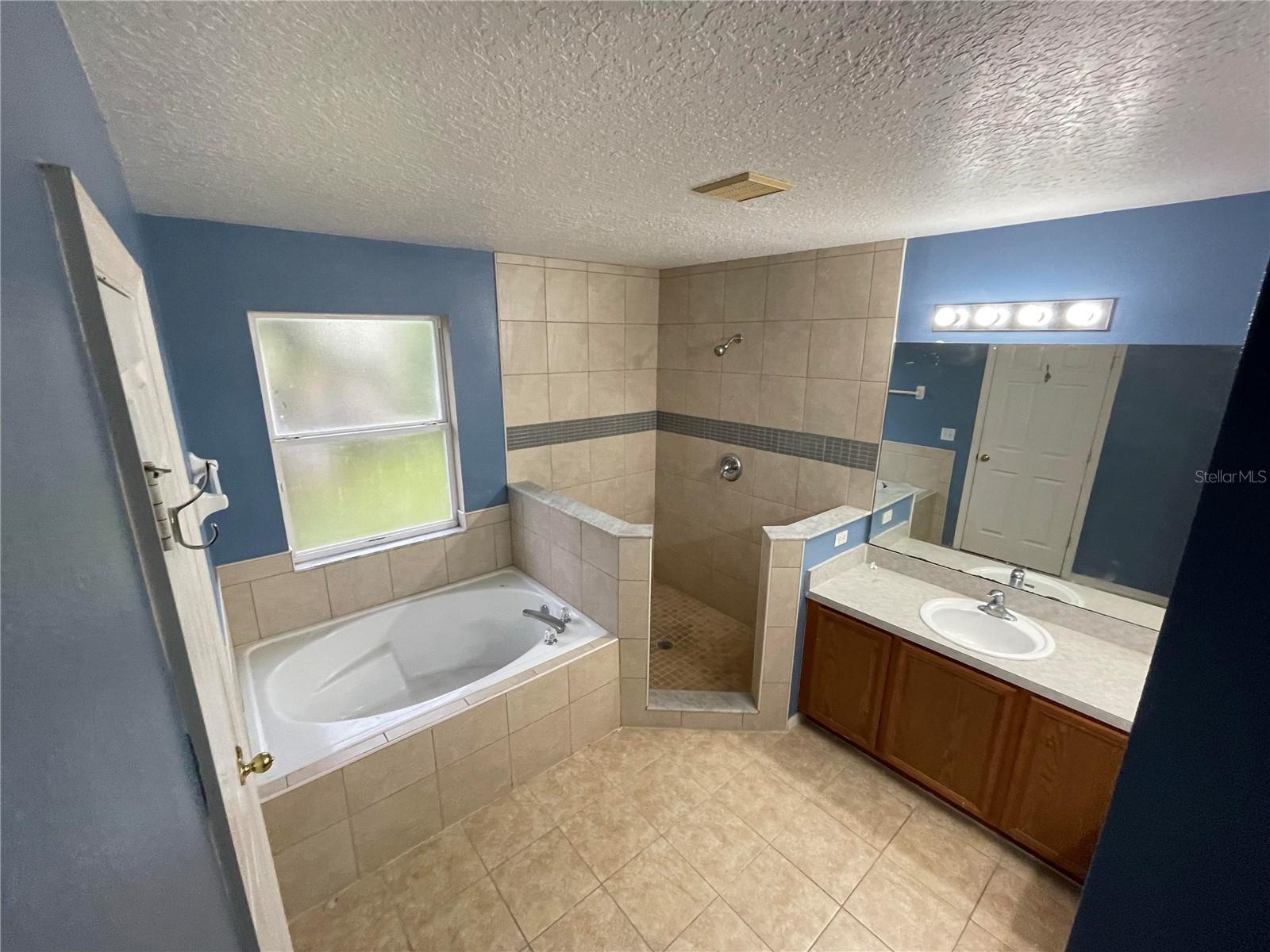 Image 17 of 32 For 526 Elbridge Place