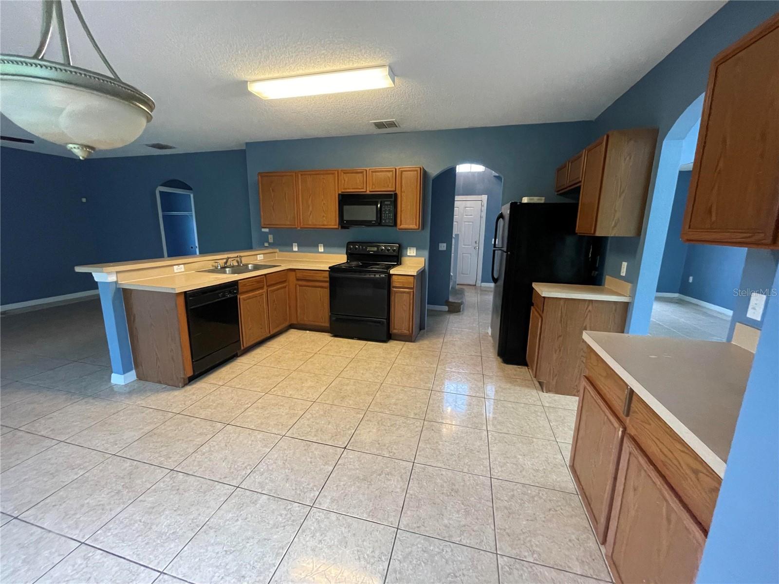 Image 22 of 32 For 526 Elbridge Place