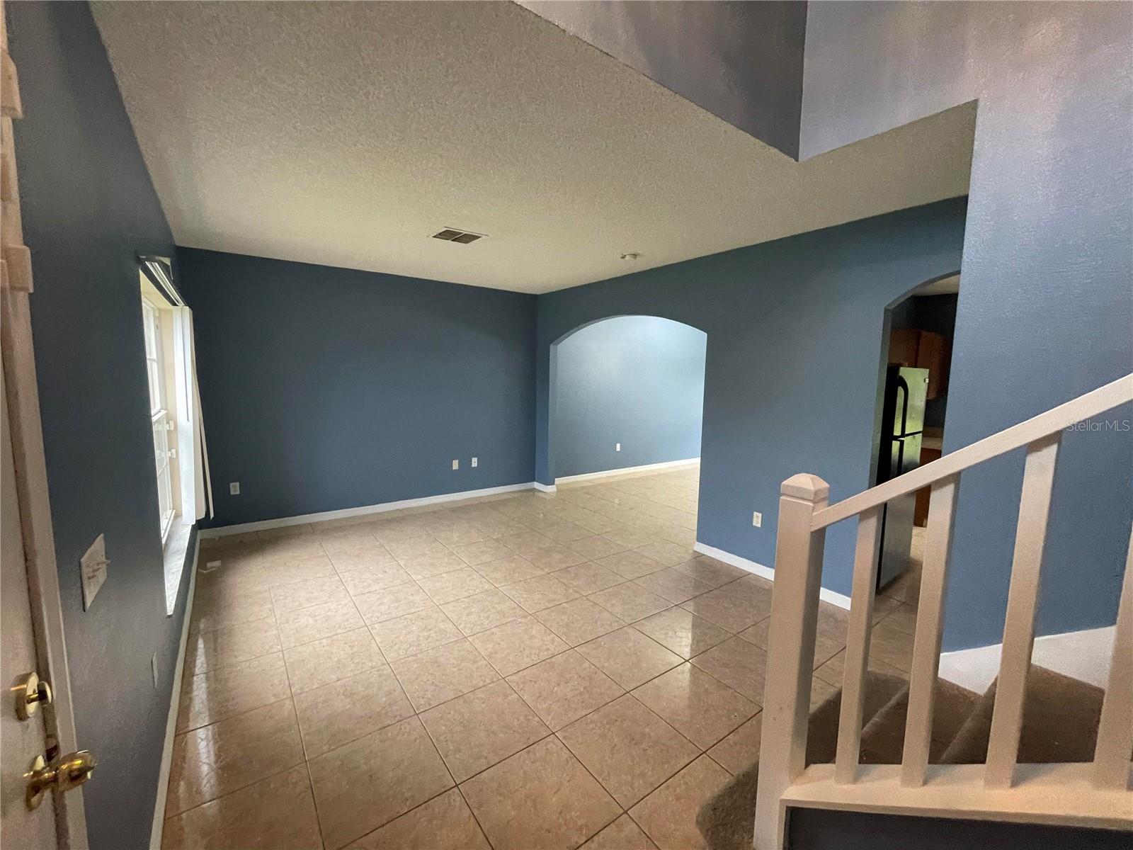 Image 7 of 32 For 526 Elbridge Place