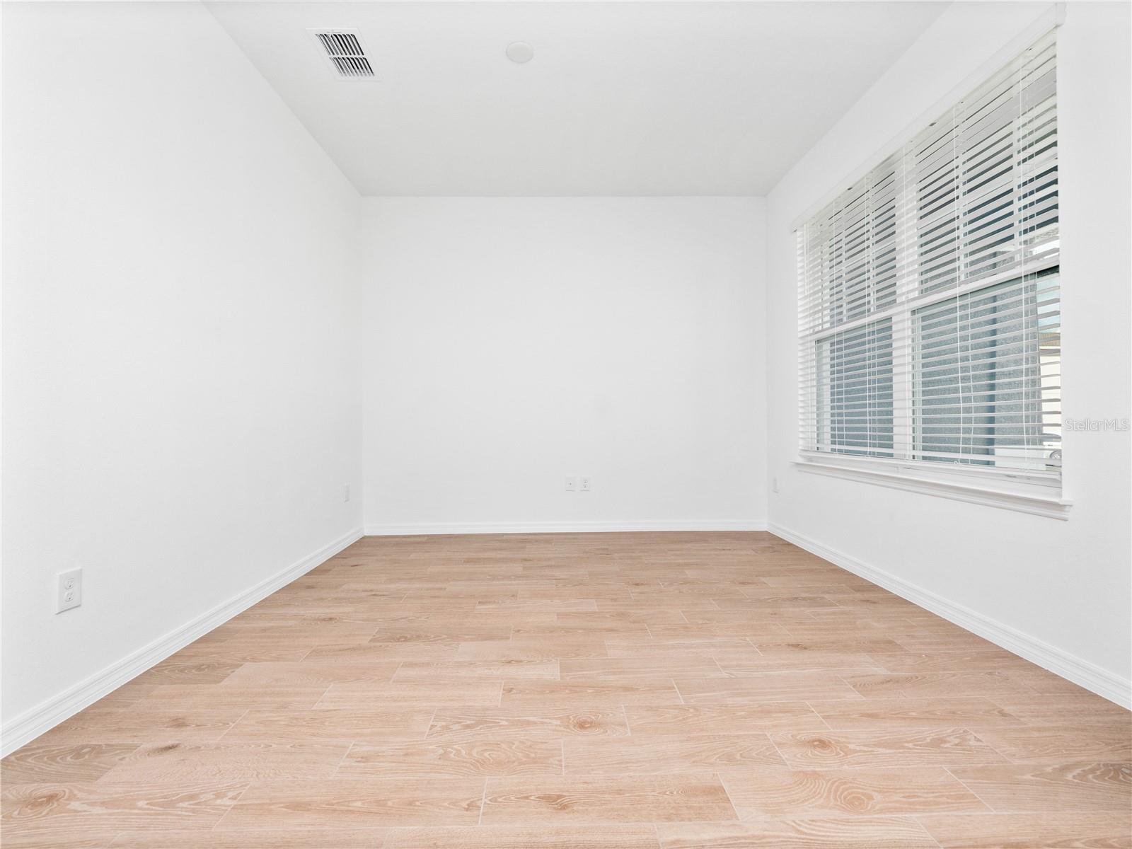 Image 14 of 26 For 15166 Blue Peacock Lane