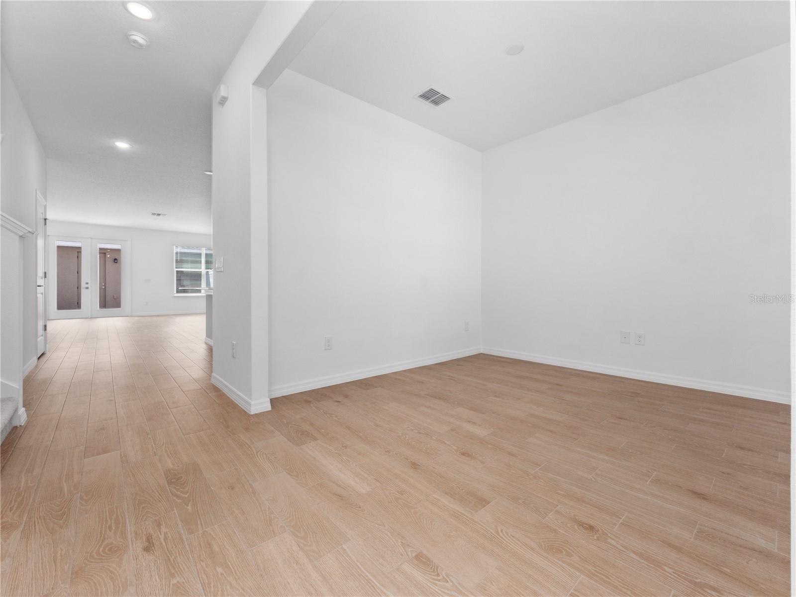 Image 9 of 26 For 15166 Blue Peacock Lane