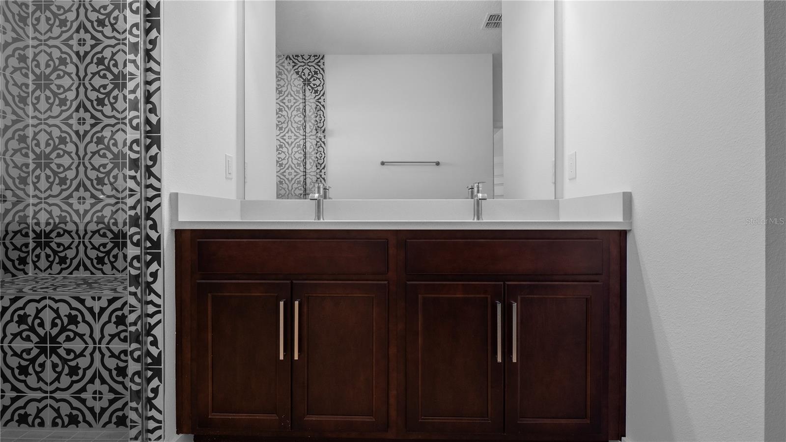 Image 20 of 29 For 15318 Lebeau Loop