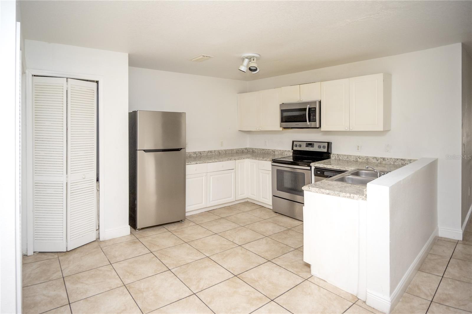 Image 3 of 13 For 2814 Club Cortile Circle A