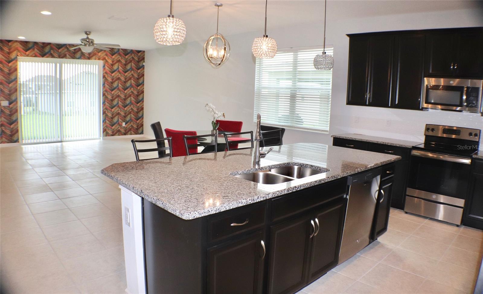 Image 4 of 14 For 536 Sapphire Drive