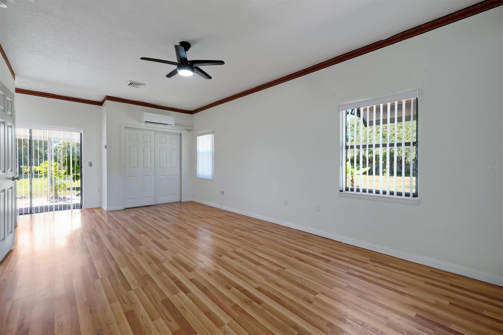 Listing photo id 17 for 4540 Pine Tree Dr