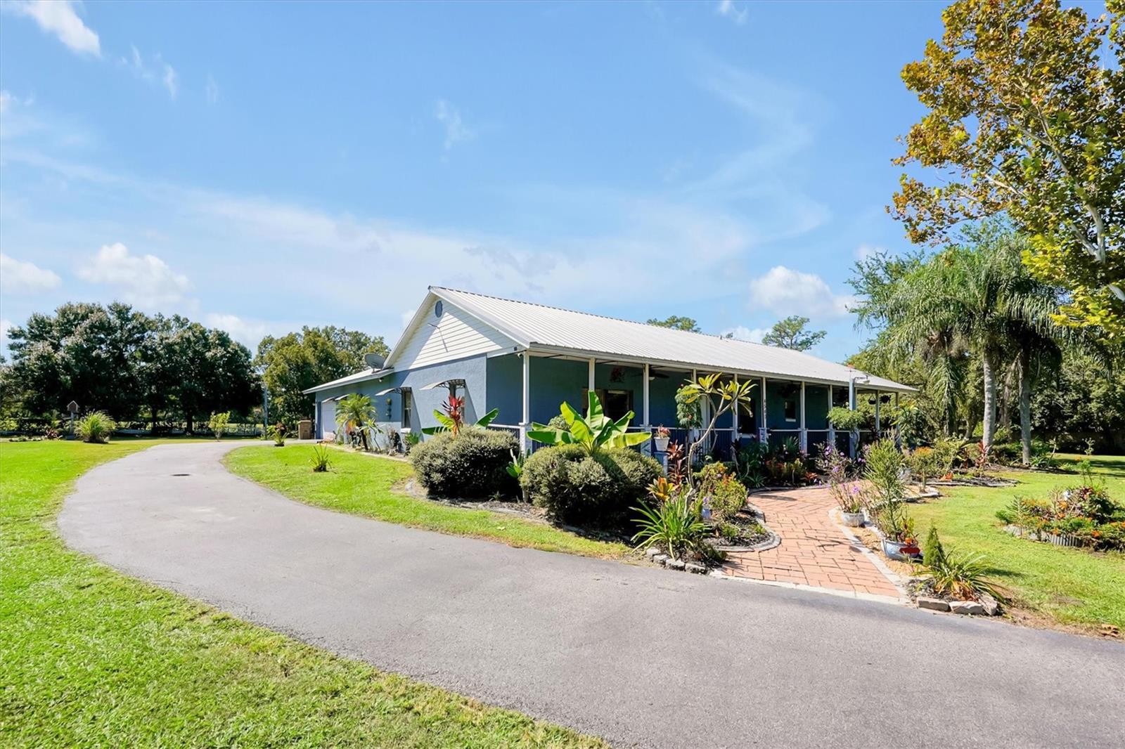 Listing photo id 1 for 4540 Pine Tree Dr