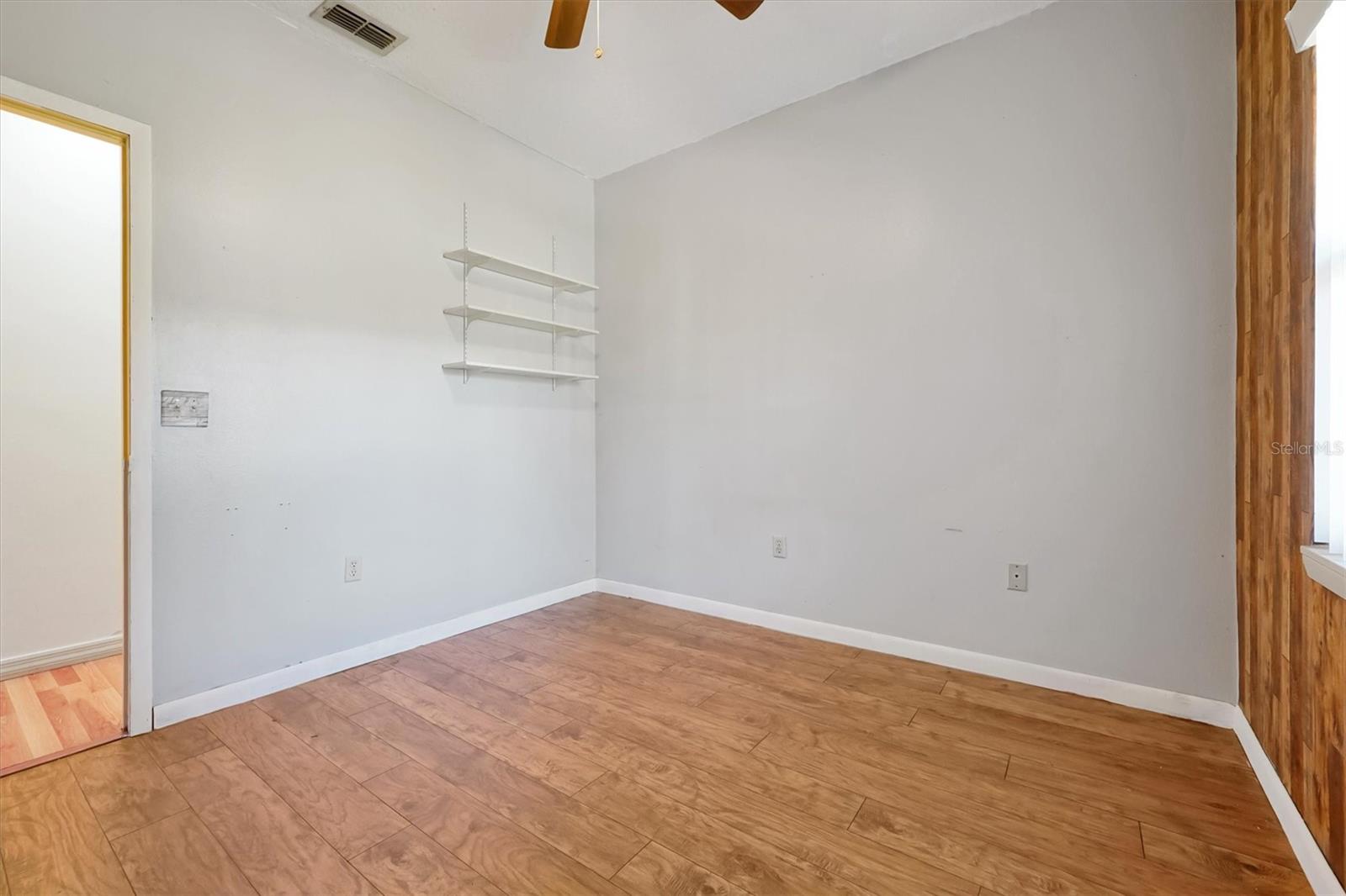 Listing photo id 28 for 4540 Pine Tree Dr