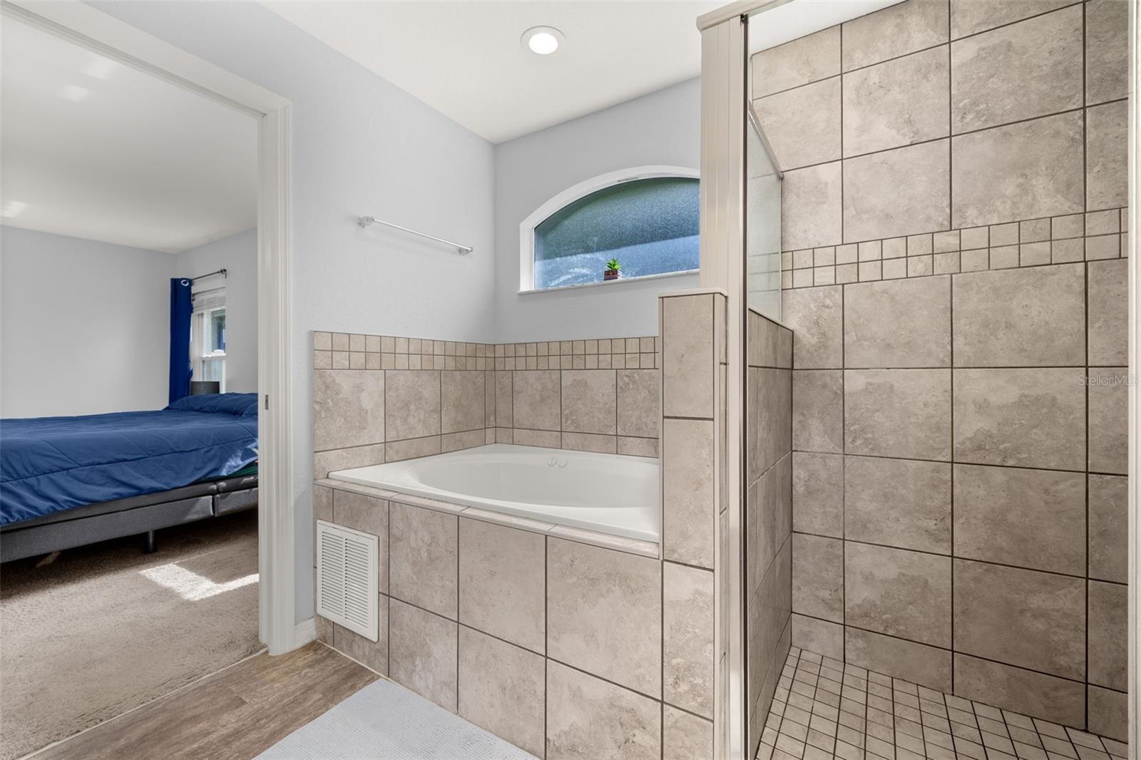 Image 21 of 43 For 1052 Rivershore Avenue