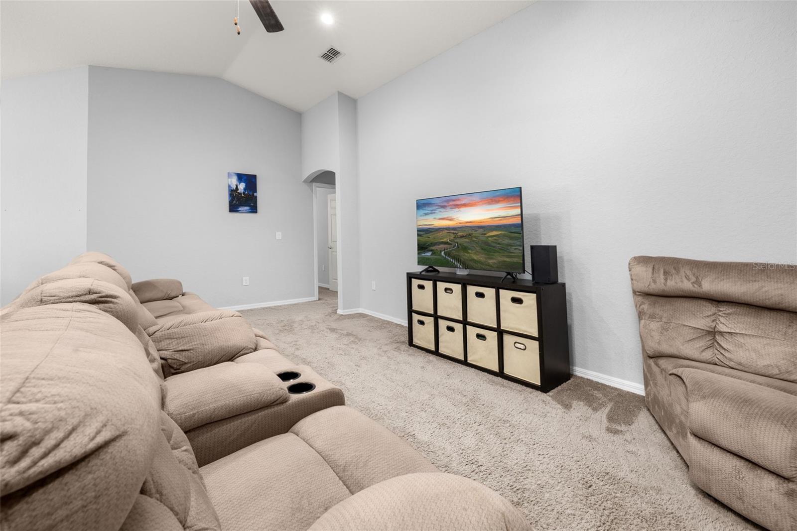 Image 8 of 43 For 1052 Rivershore Avenue